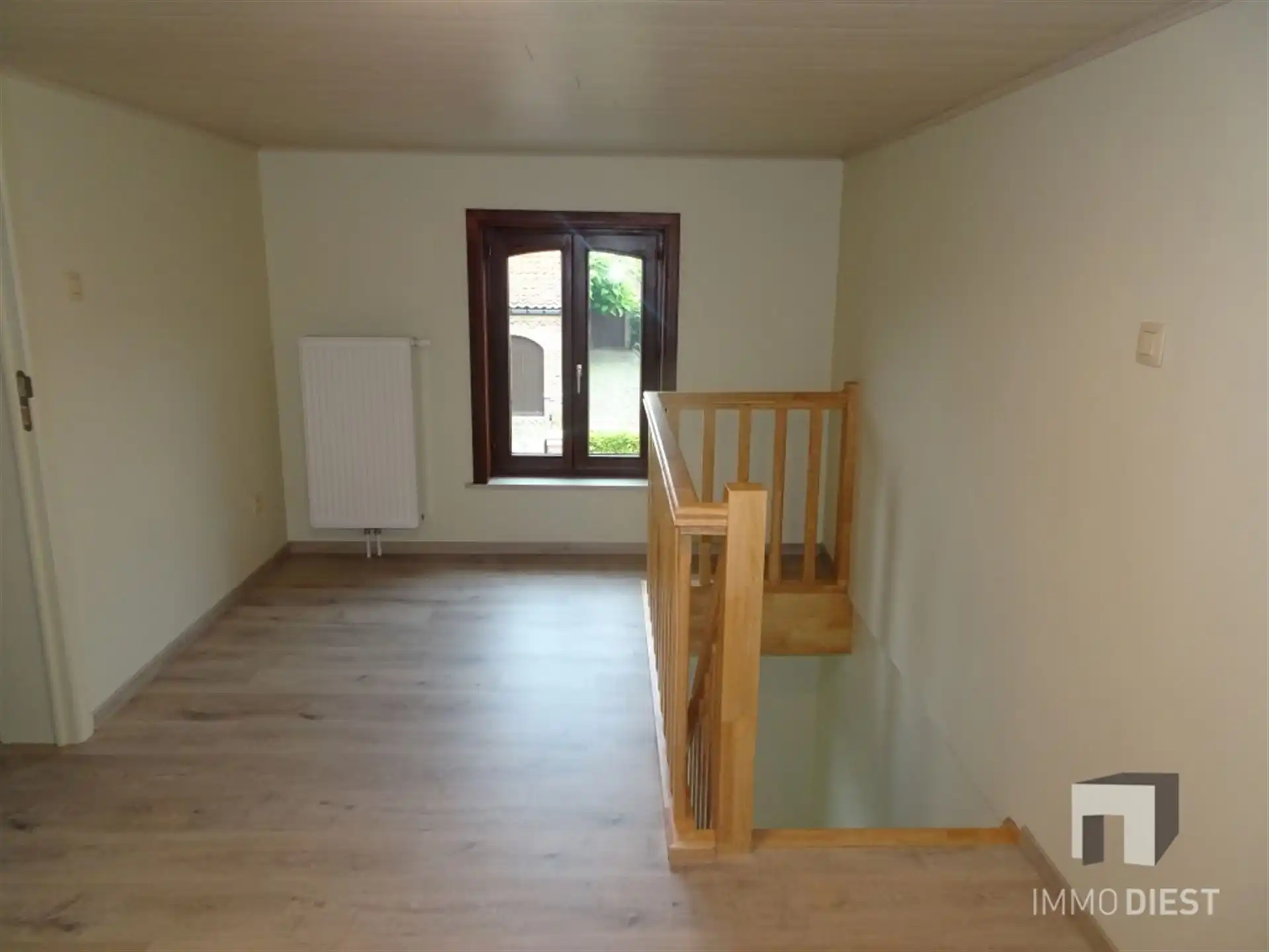 Ruime instapklare woning met koer foto 16