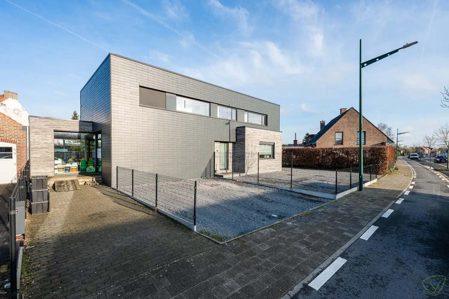 Vernieuwbouw woning met praktijkruimte op topligging met uitstekende zichtbaarheid in Evergem foto 37