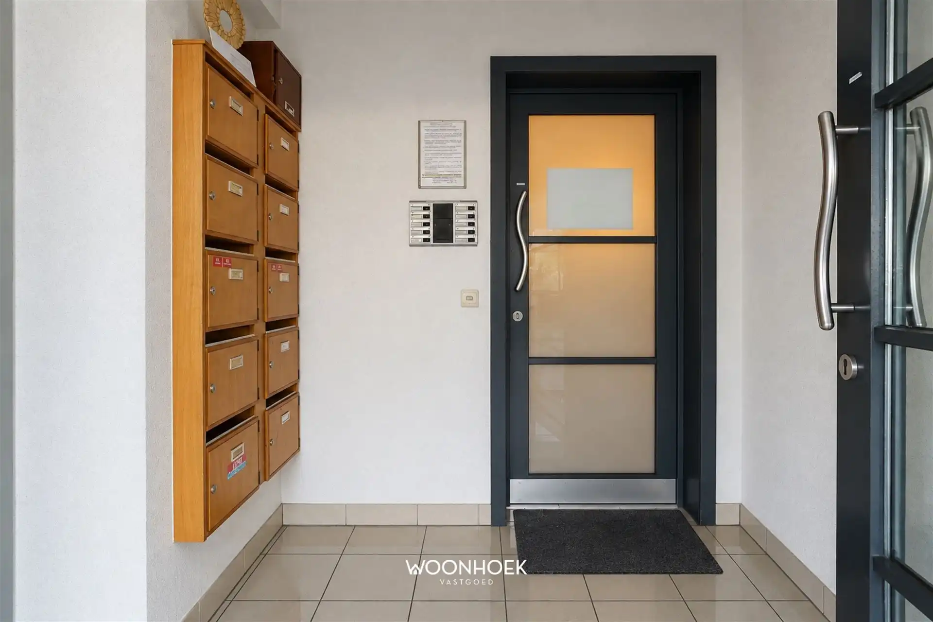 Instapklaar 2-slpk appartement met terras en staanplaats foto 17