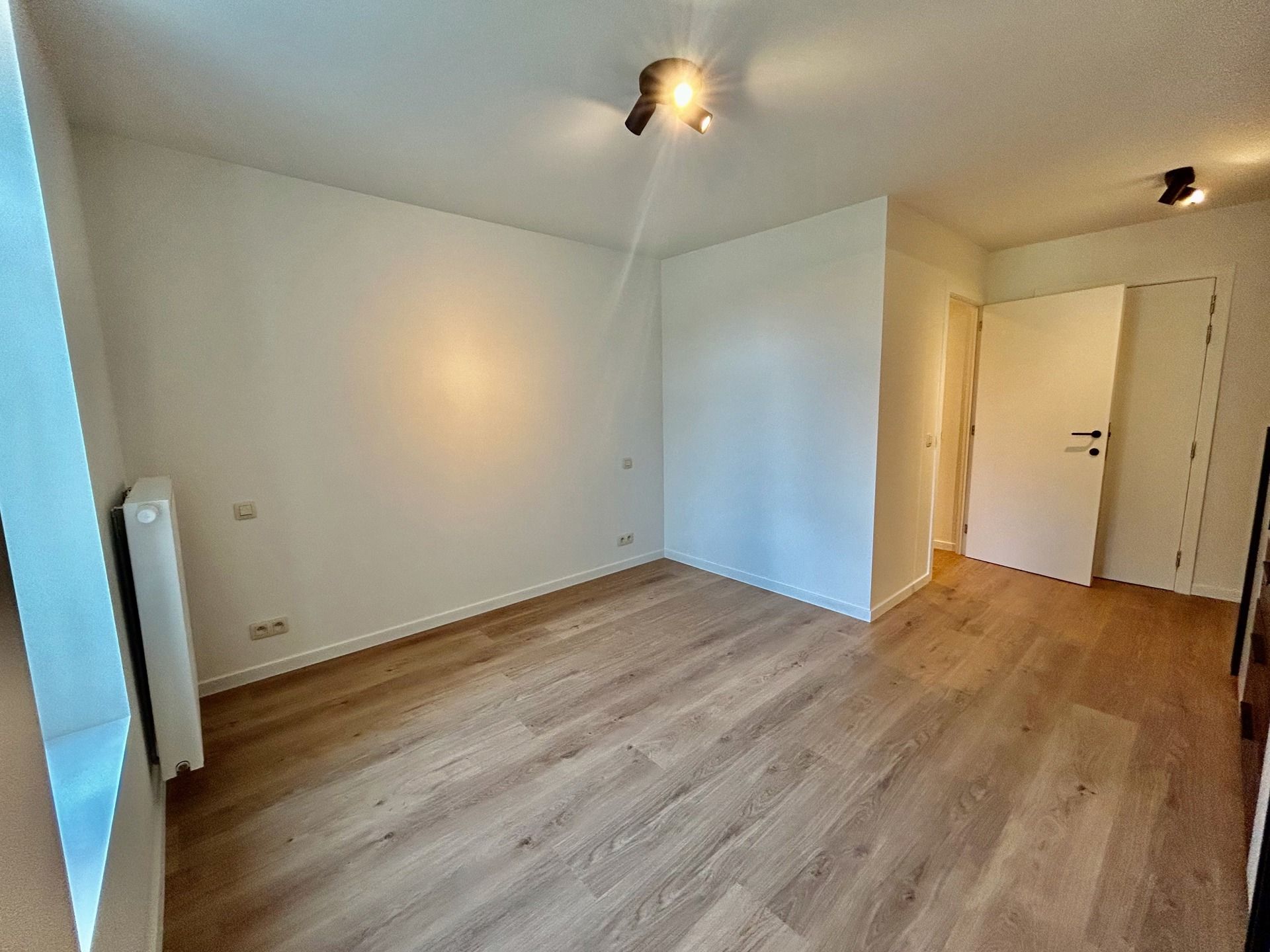 Exclusief gelijkvloers appartement gelegen in het centrum! foto 18