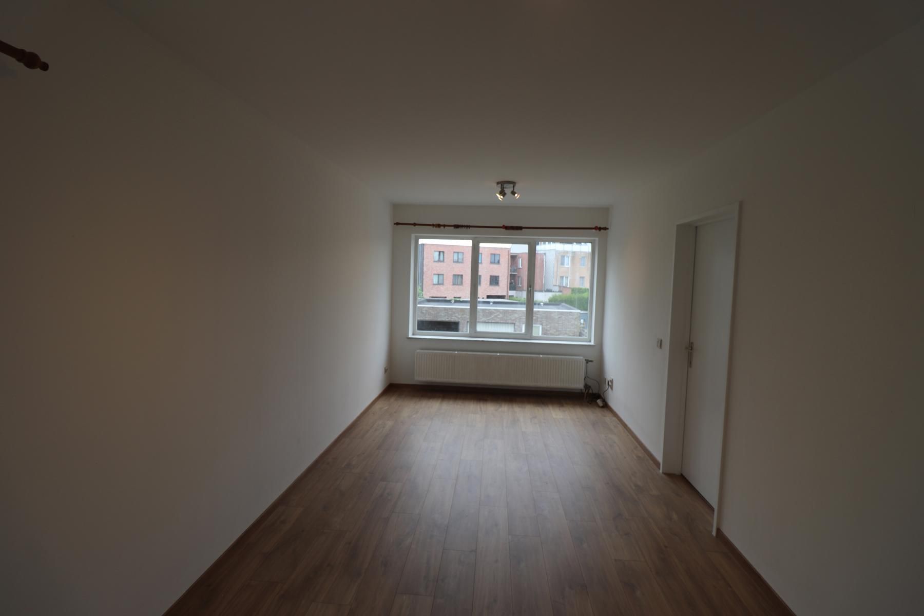 Een gerenoveerd appartement op de eerste verdieping achteraan met autostaanplaats foto 2