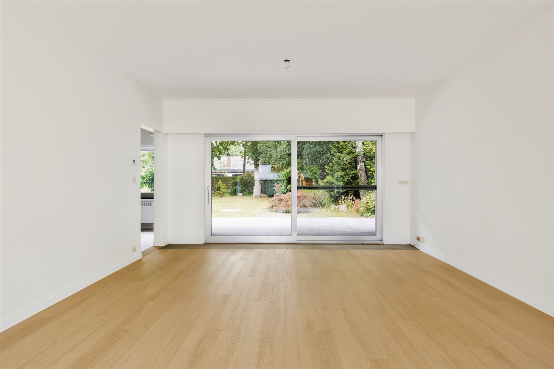 Volledig gerenoveerde woning in rustige villawijk foto 9