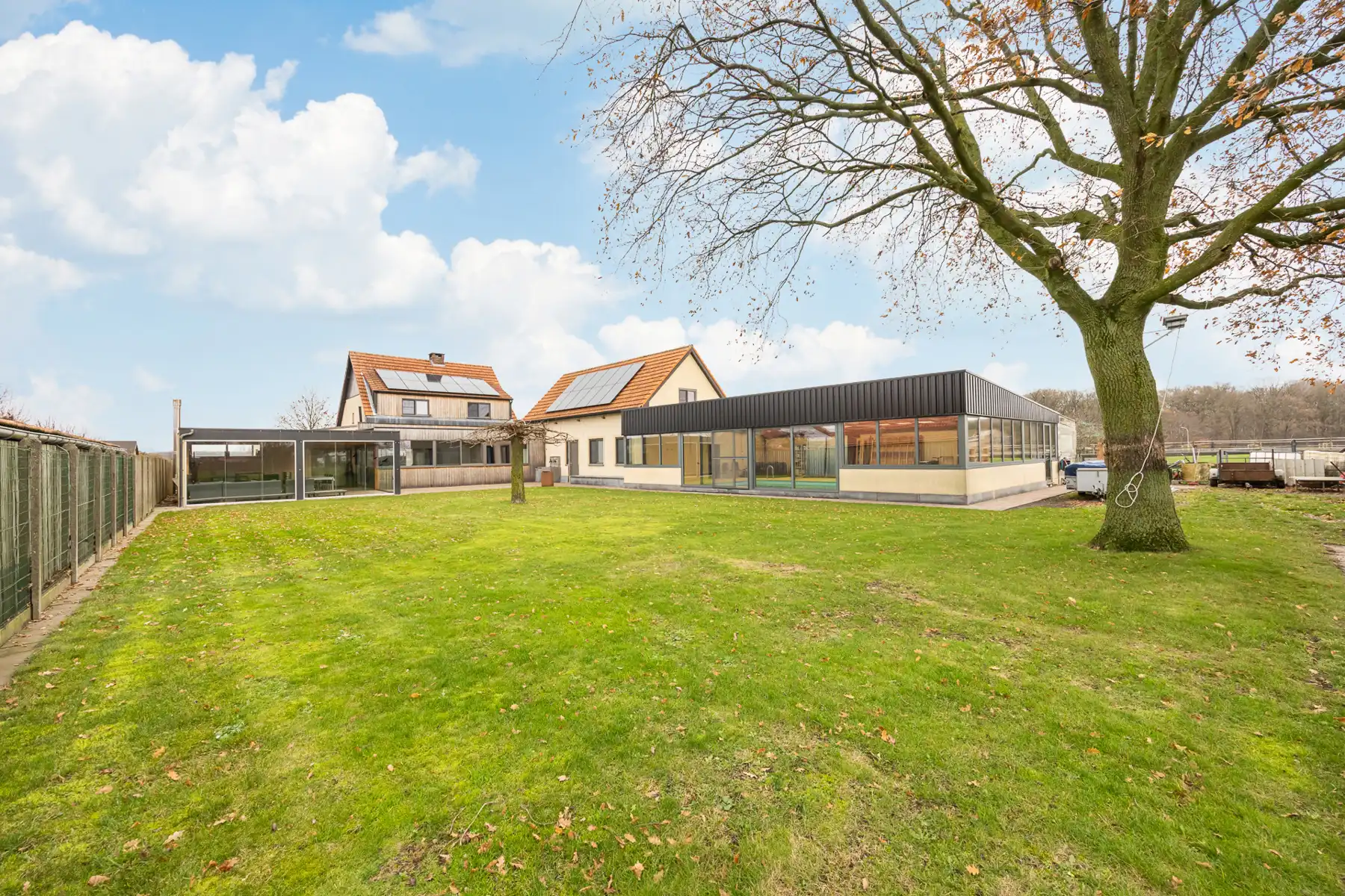 Landelijk gelegen woning met 4 slaapkamers, polyvalente werkruimte en binnenzwembad.  foto 27