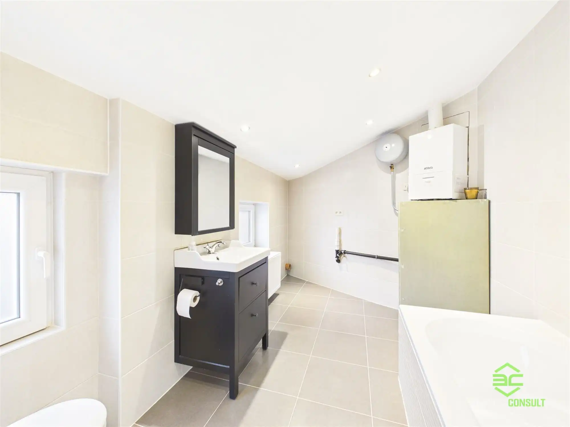 Gerenoveerde rijwoning met 3 slpk in het centrum! foto 8