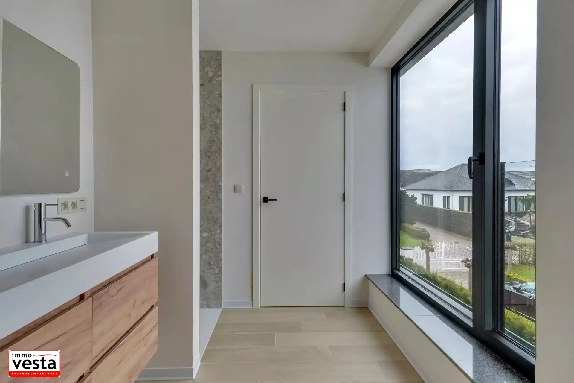 ruime nieuwbouwwoning in de landelijke stadrand foto 17