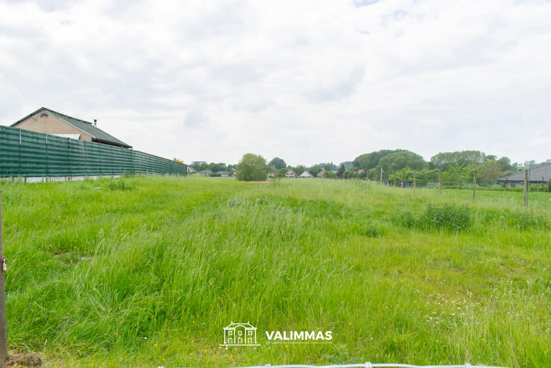 Magnifiek gelegen en ideaal georiënteerde villagrond... foto {{pictureIndex}}