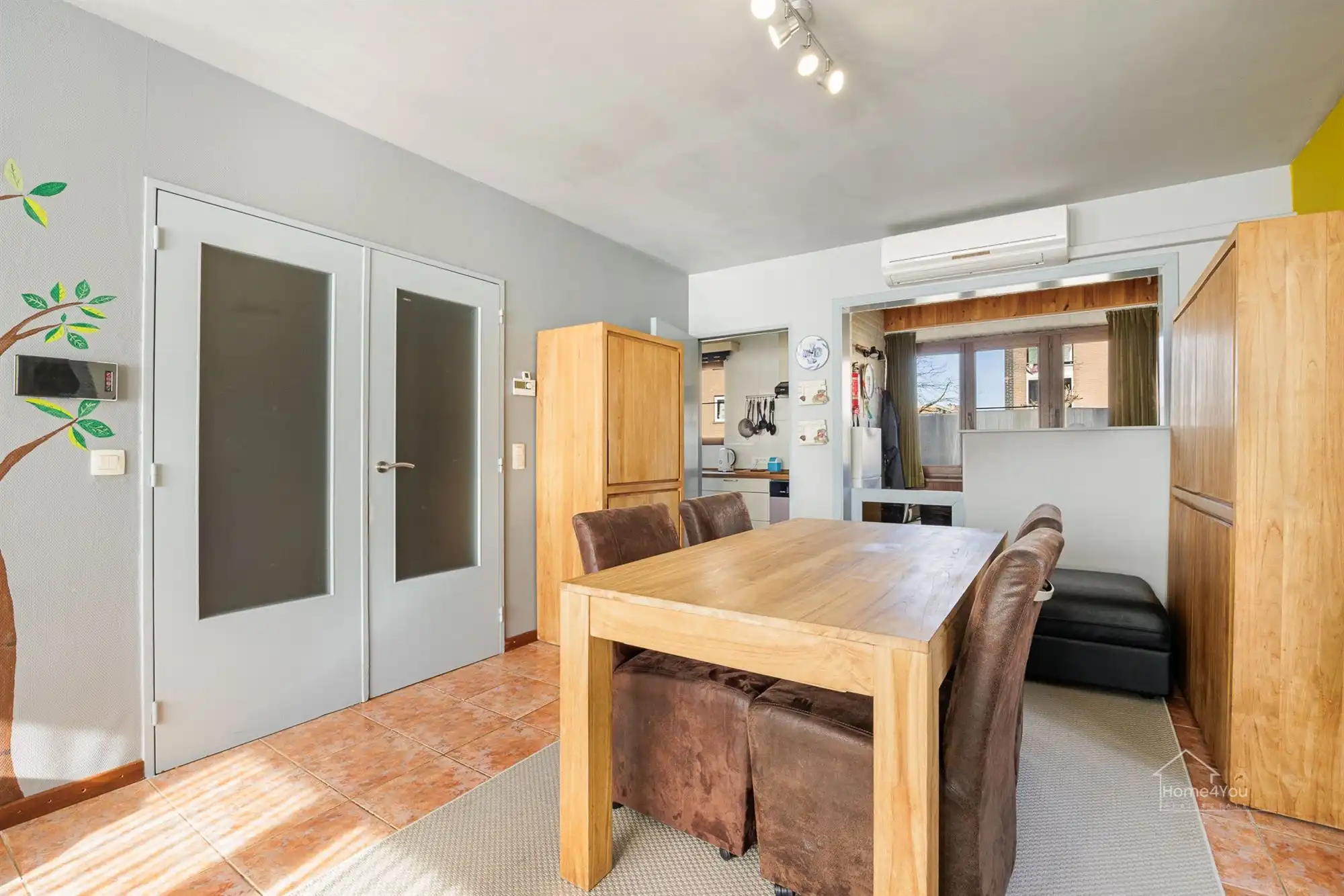 Ruime gezinswoning met 5 slaapkamers en tuin foto 16