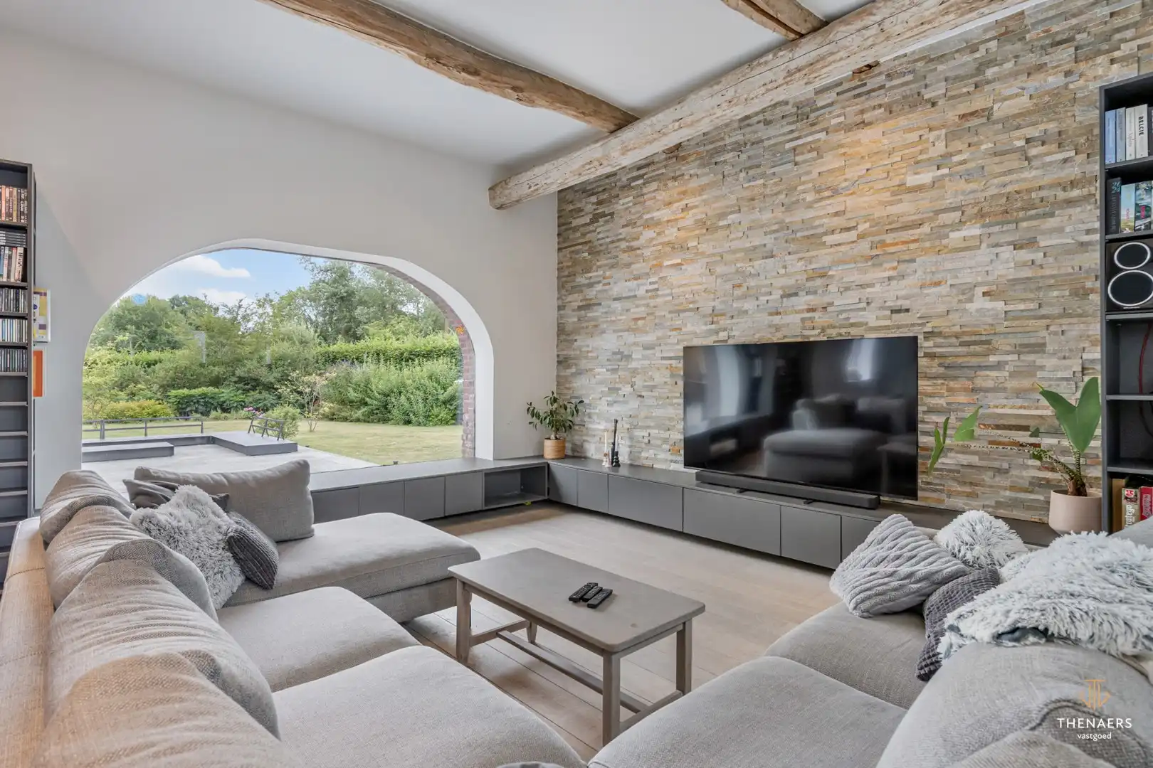 Karaktervolle hoevewoning met 279 m² woonoppervlakte en prachtige tuin op 18a45ca in Heks foto 3