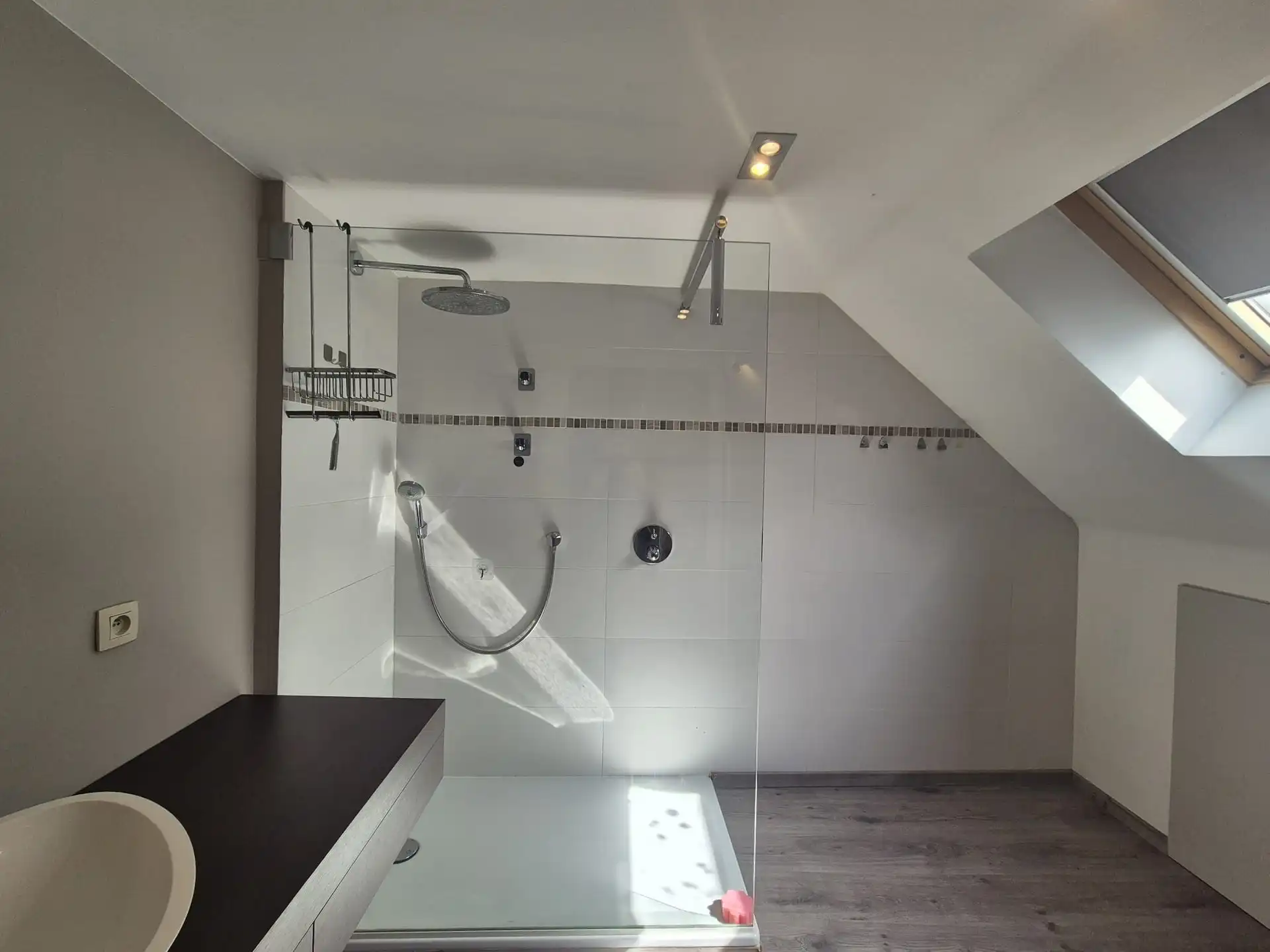 Instapklaar lichtrijk appartement met dakterras boven bakkerij “Hoste”. foto 22