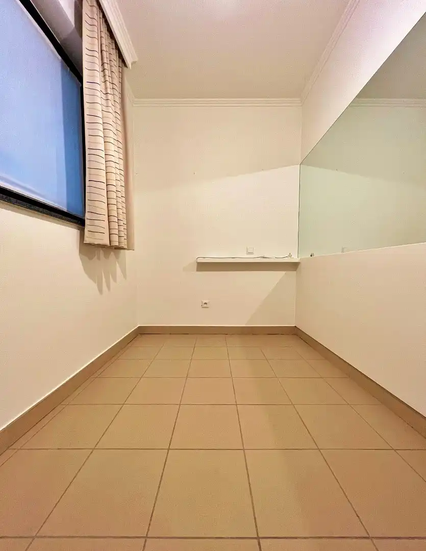Gelijkvloers appartement met koertje in het centrum van Ieper foto 9