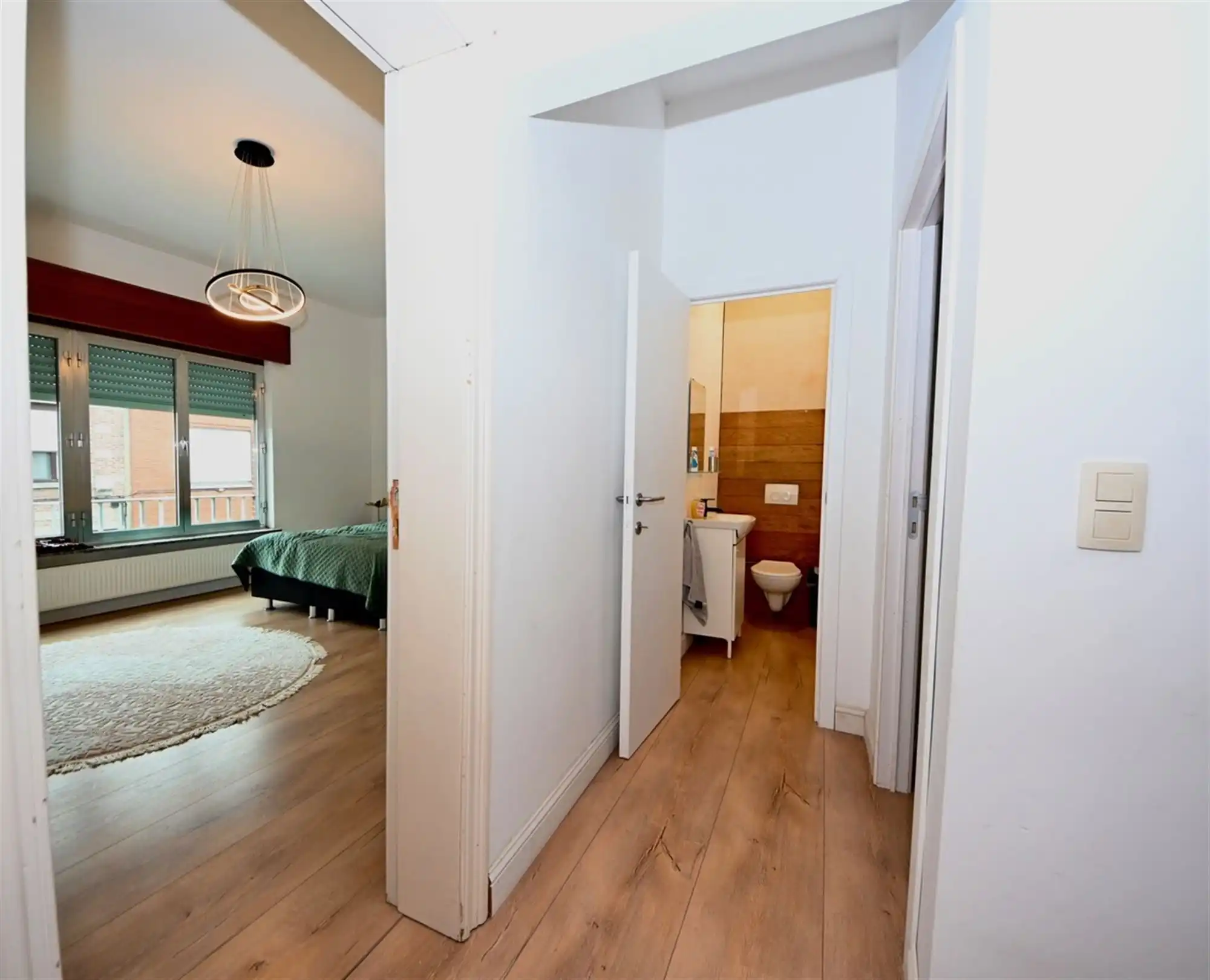 Gerenoveerde woning met 4 slaapkamers en tuin.  foto 15