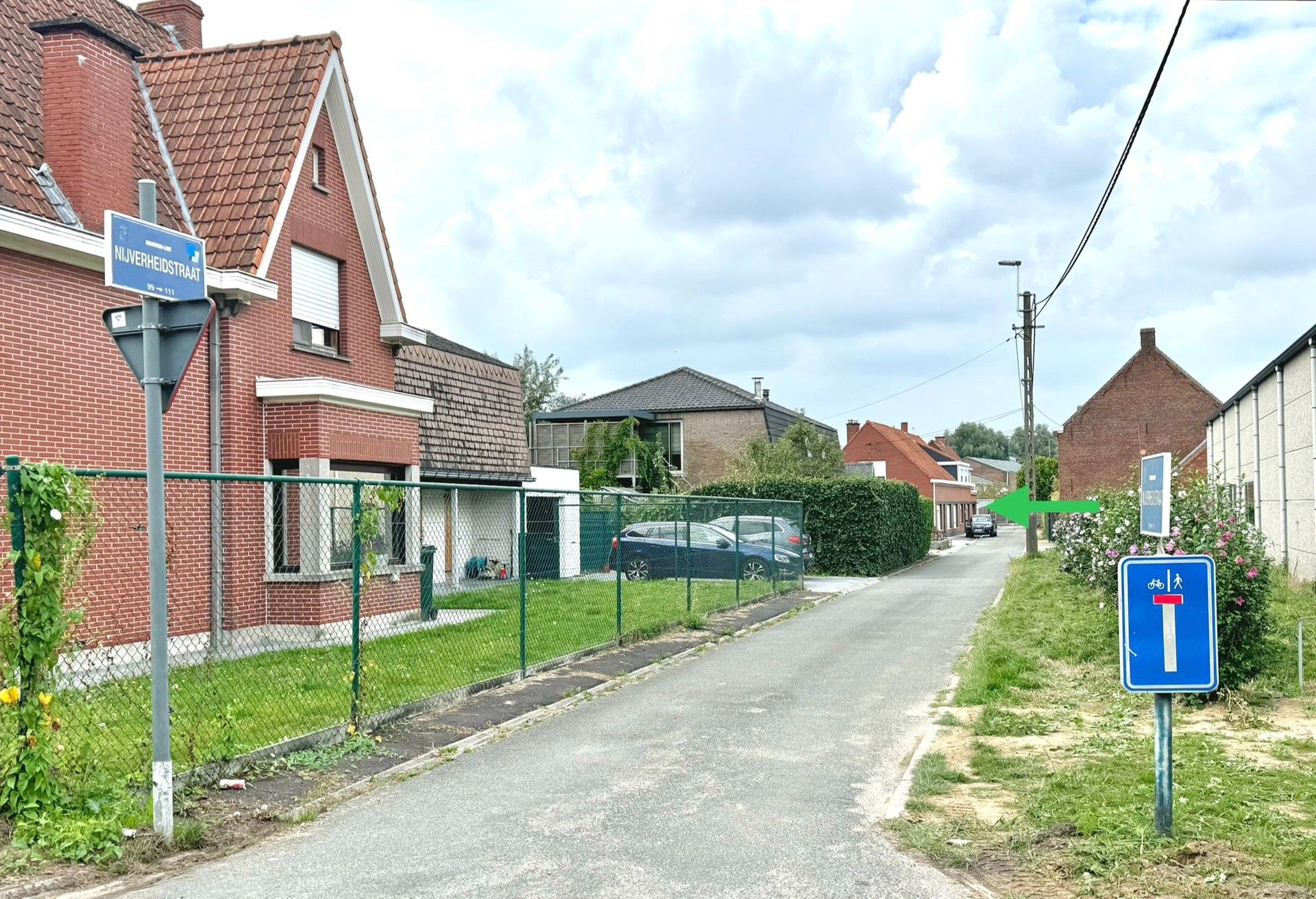 Brede gevelwoning met 3 kamers, tuin, garage en ruim bijgebouw foto 3