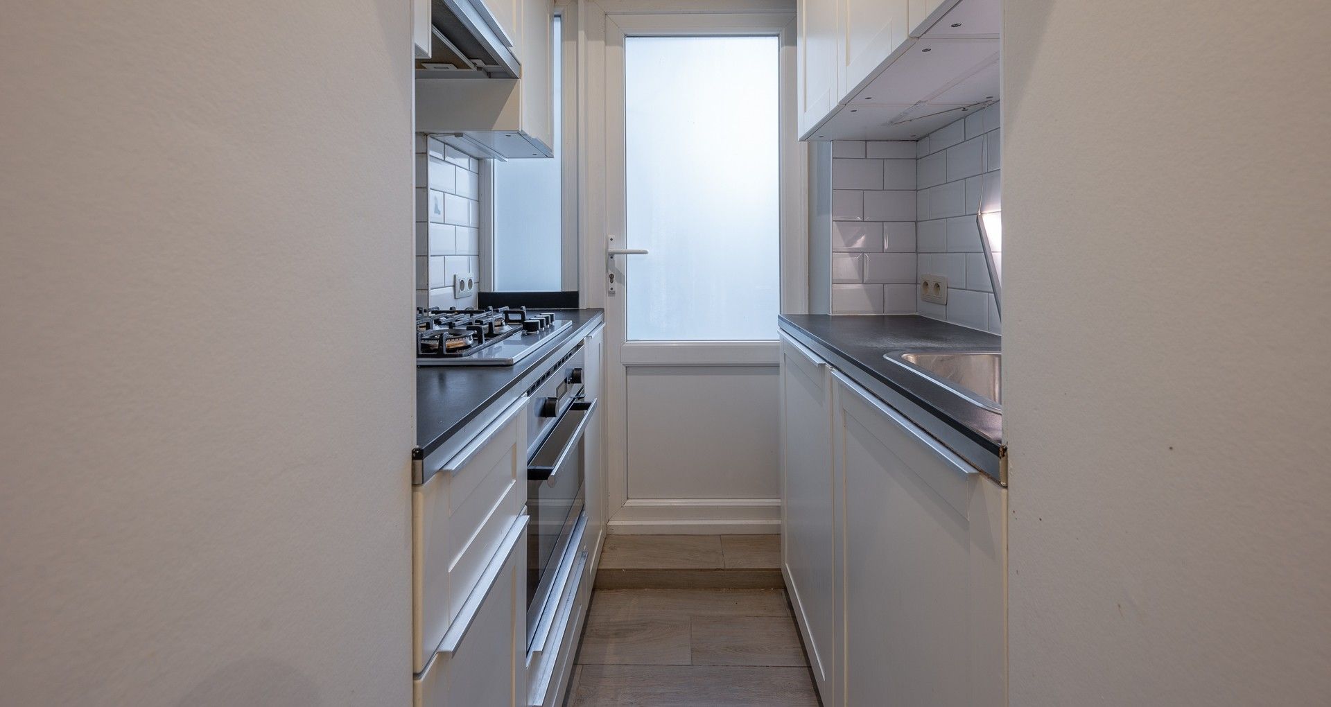 Ongemeubeld: gelijkvloers appartement in de standingvolle residentie Golf! foto 7