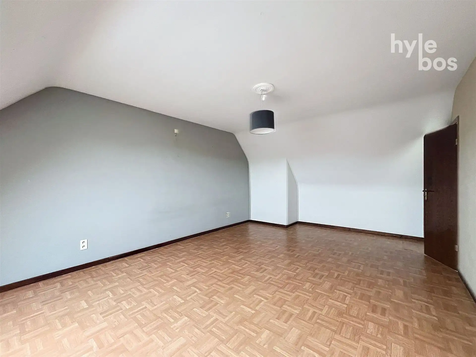 Ruim, instapklaar duplex appartement met garage foto 8