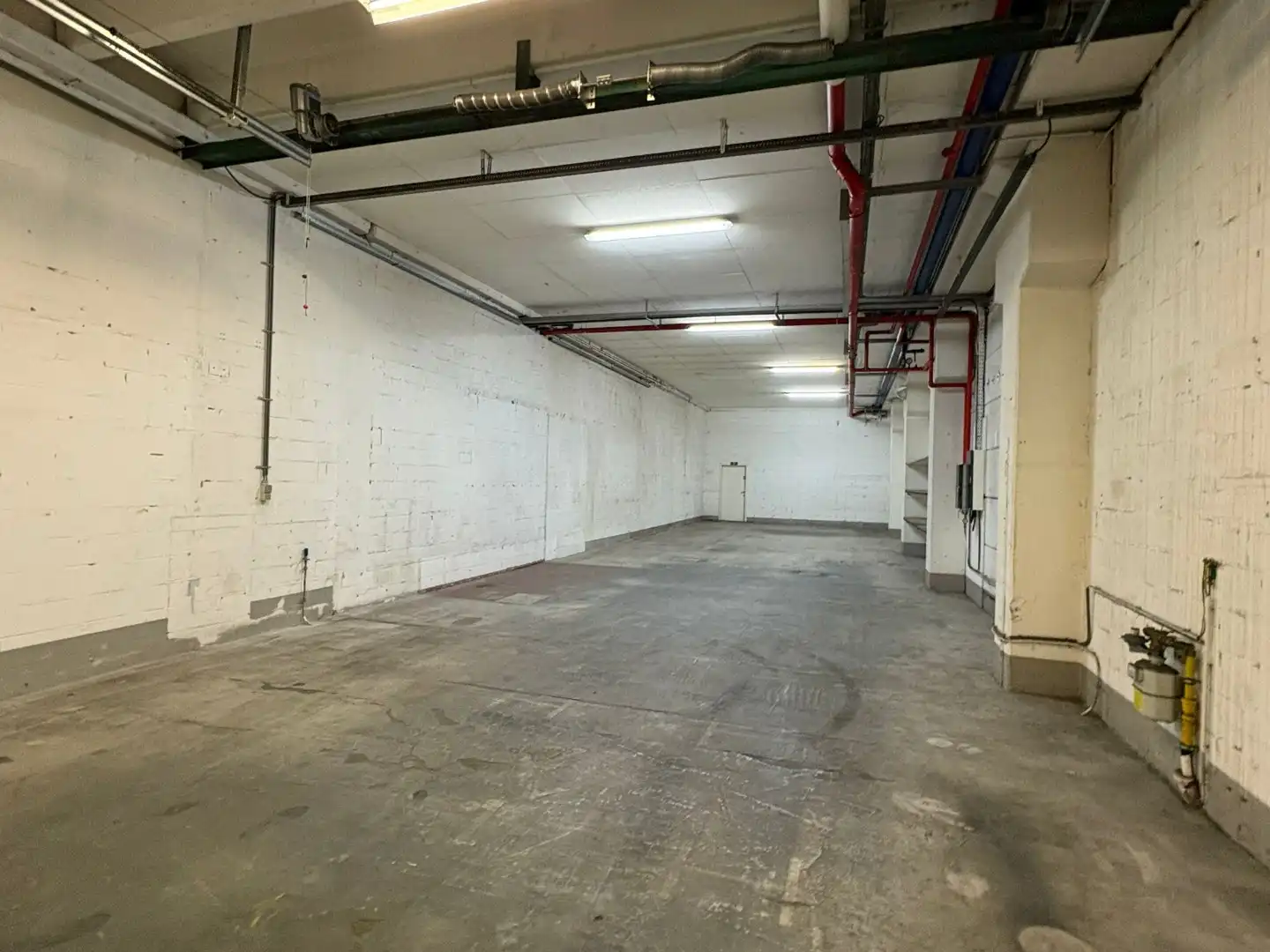 Bedrijfshal / opslagloods van +- 180m² !  foto 5