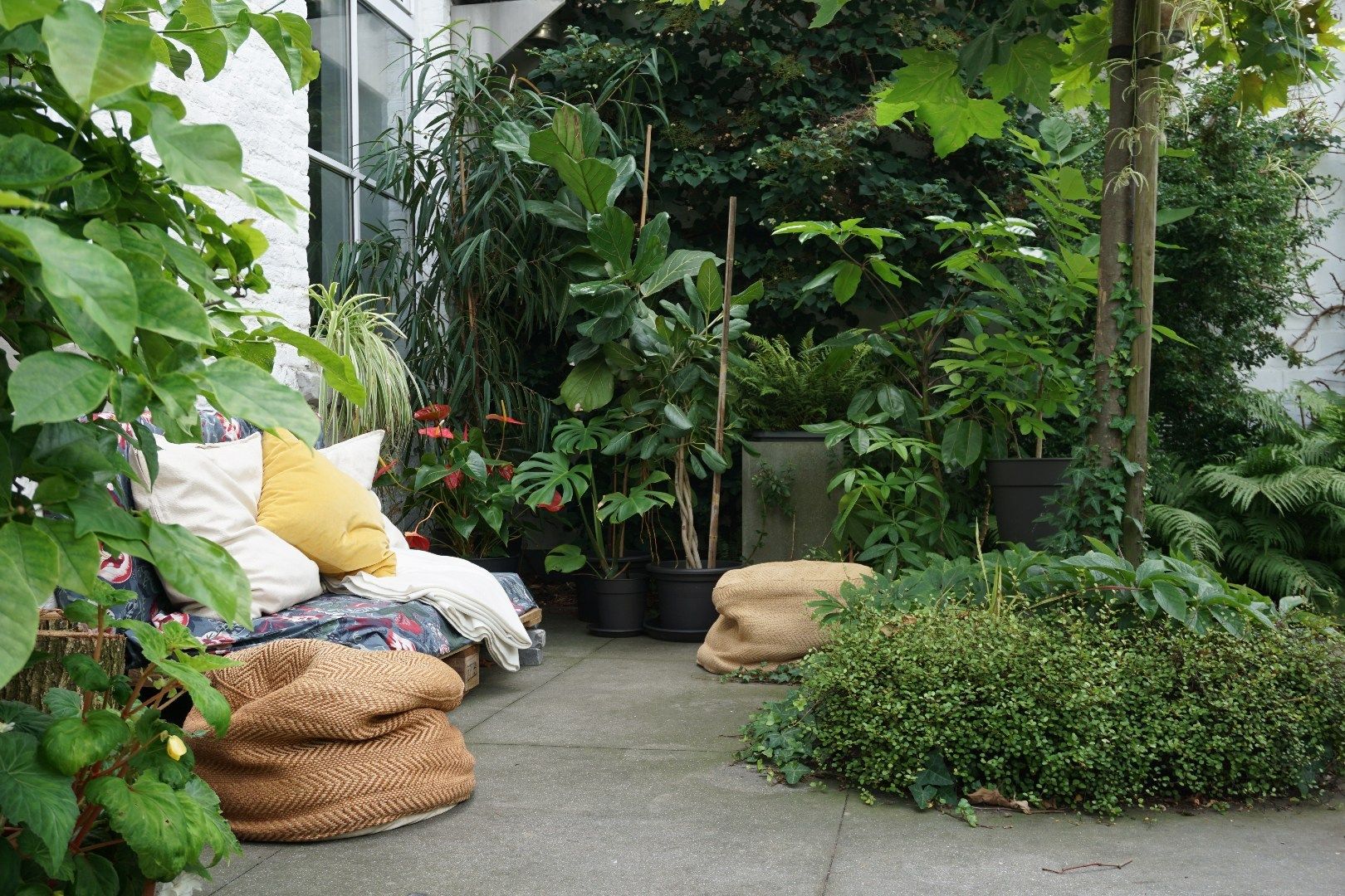 Gerenoveerd handelspand met ruime woning en gezellige stadstuin te centrum Roeselare foto 35