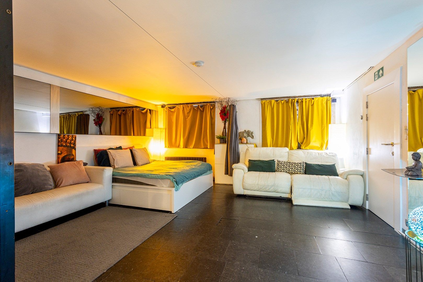 BUITENKANS! Handelspand van 101m² te koop op de Italiëlei foto 8