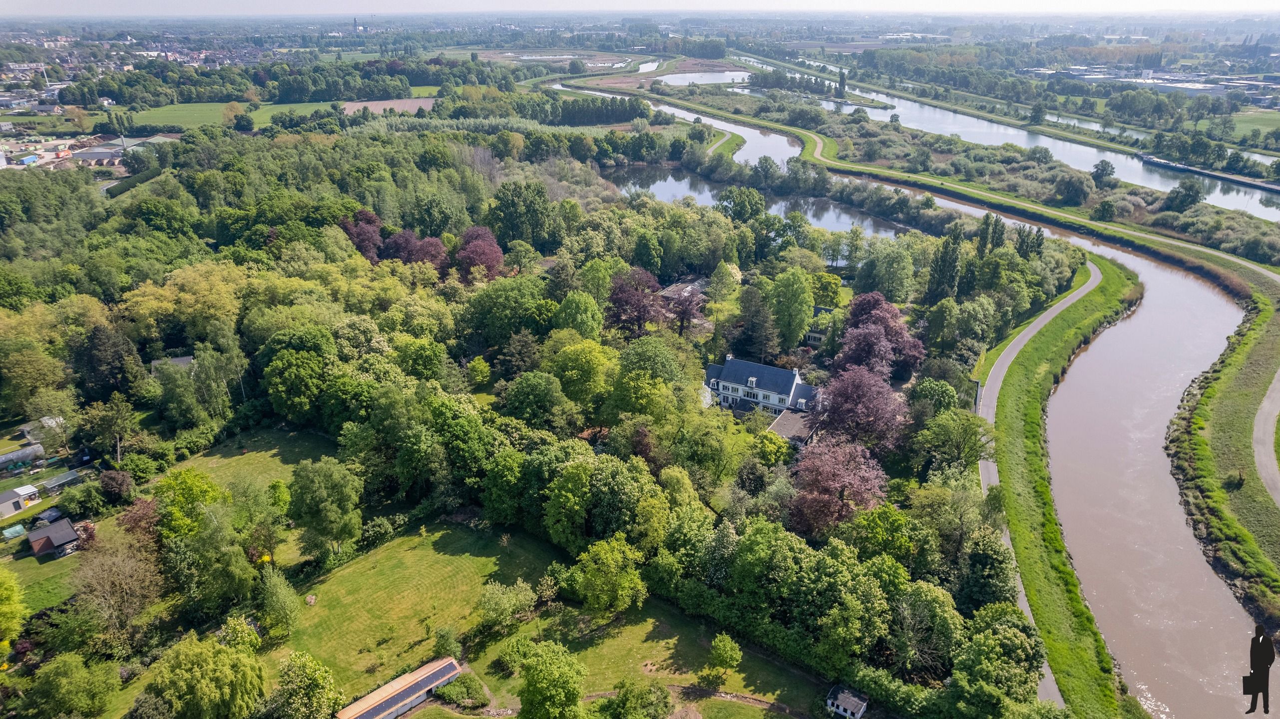 Uniek domein "Hof Van Lachenen" met 2 villa's te koop in Lier.  foto 48