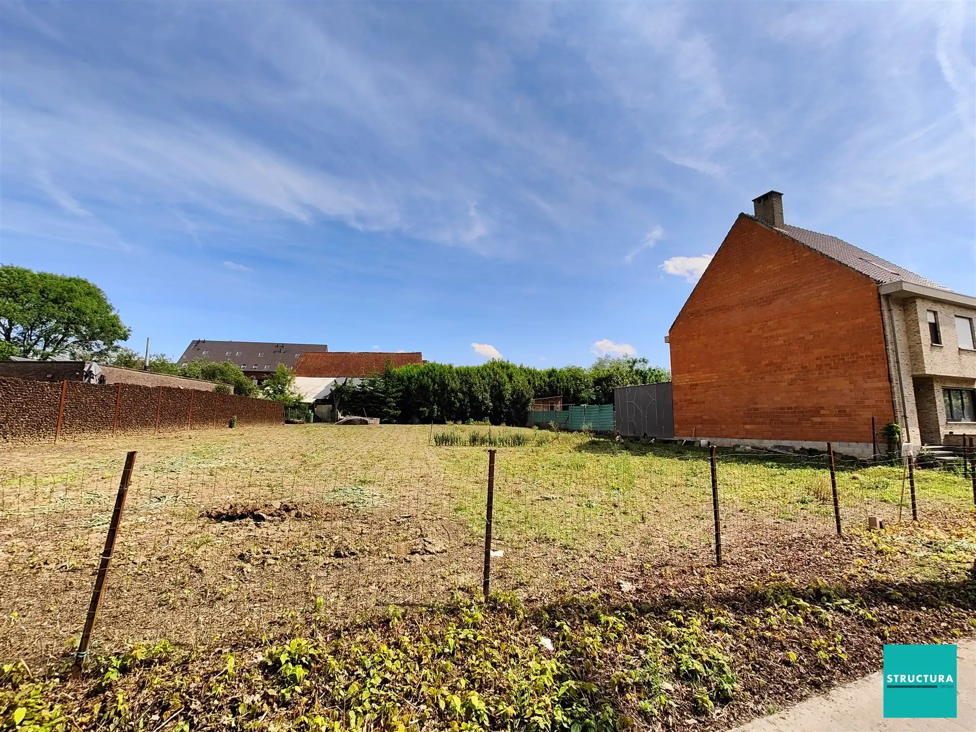 Bouwgrond voor gesloten bebouwing op rustige ligging nabij het station en faciliteiten centrum Asse! foto {{pictureIndex}}