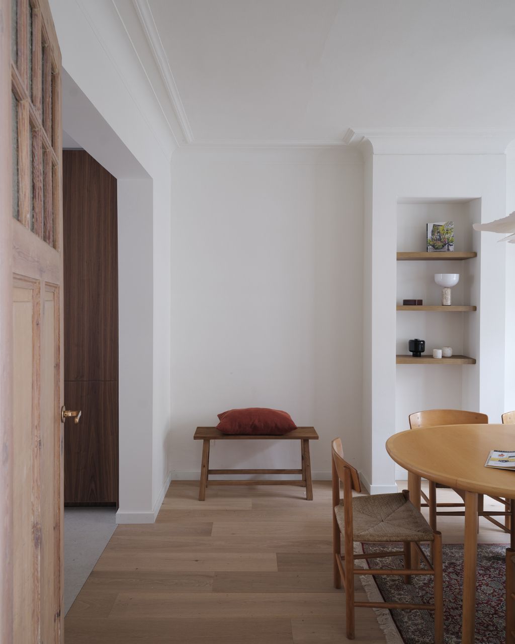 Karaktervolle, gerenoveerde interbellumwoning met 4 slaapkamers en buitenruimte op wandelafstand van station Gent-Sint-Pieters. foto 9