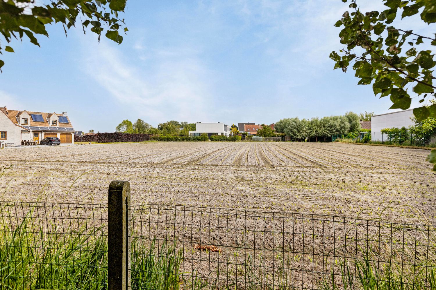 CHARMEVOLLE TE RENOVEREN VRIJSTAANDE WONING met VEEL MOGELIJKHEDEN op perceel van 835 m² foto 3