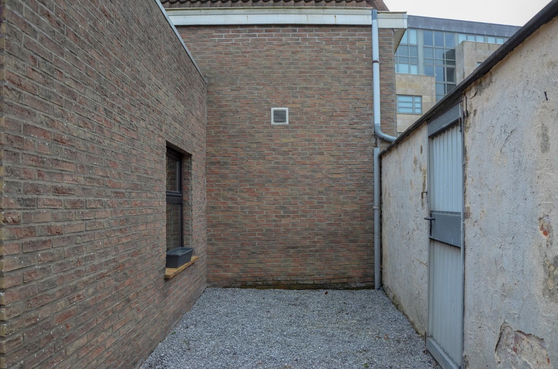 Hoekwoning met 2 slaapkamers en koertje. foto 6