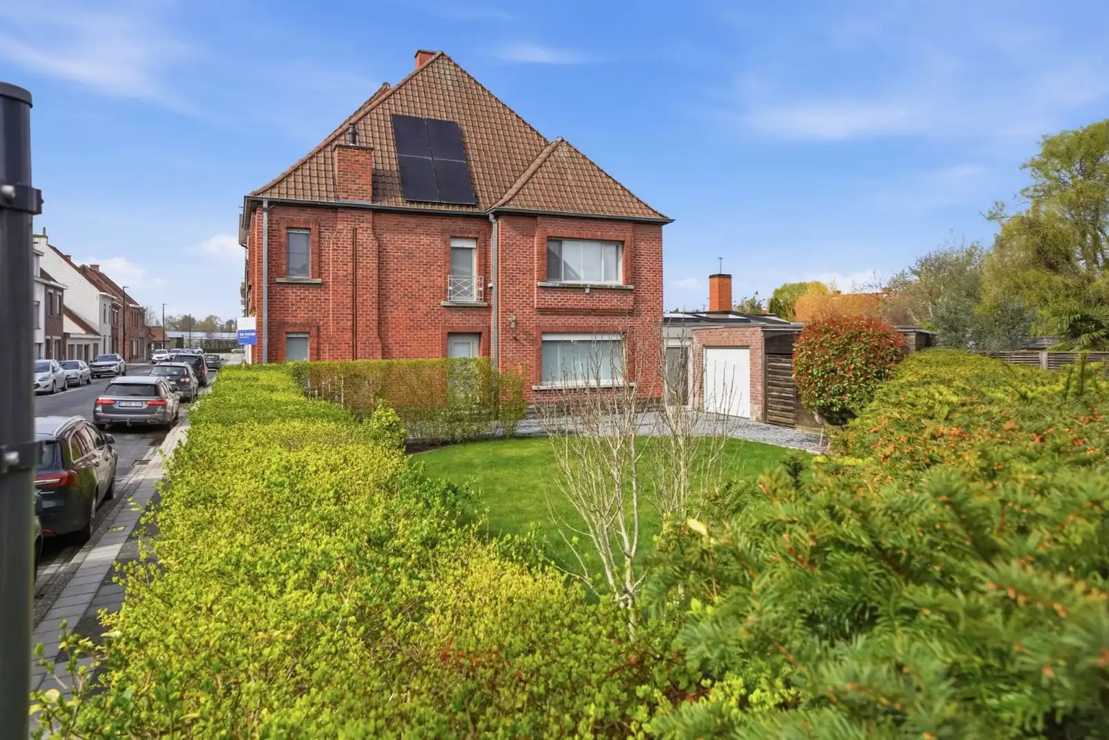 Grote halfopen woning met mogelijks 4 kamers, garage, zonnepanelen en tuin foto 7