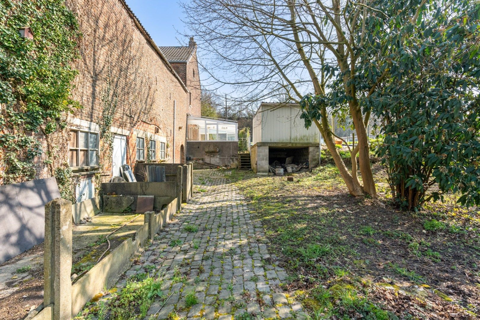 Degelijke te renoveren woning met stalling op 6a70ca in het landelijke Sluizen foto 27