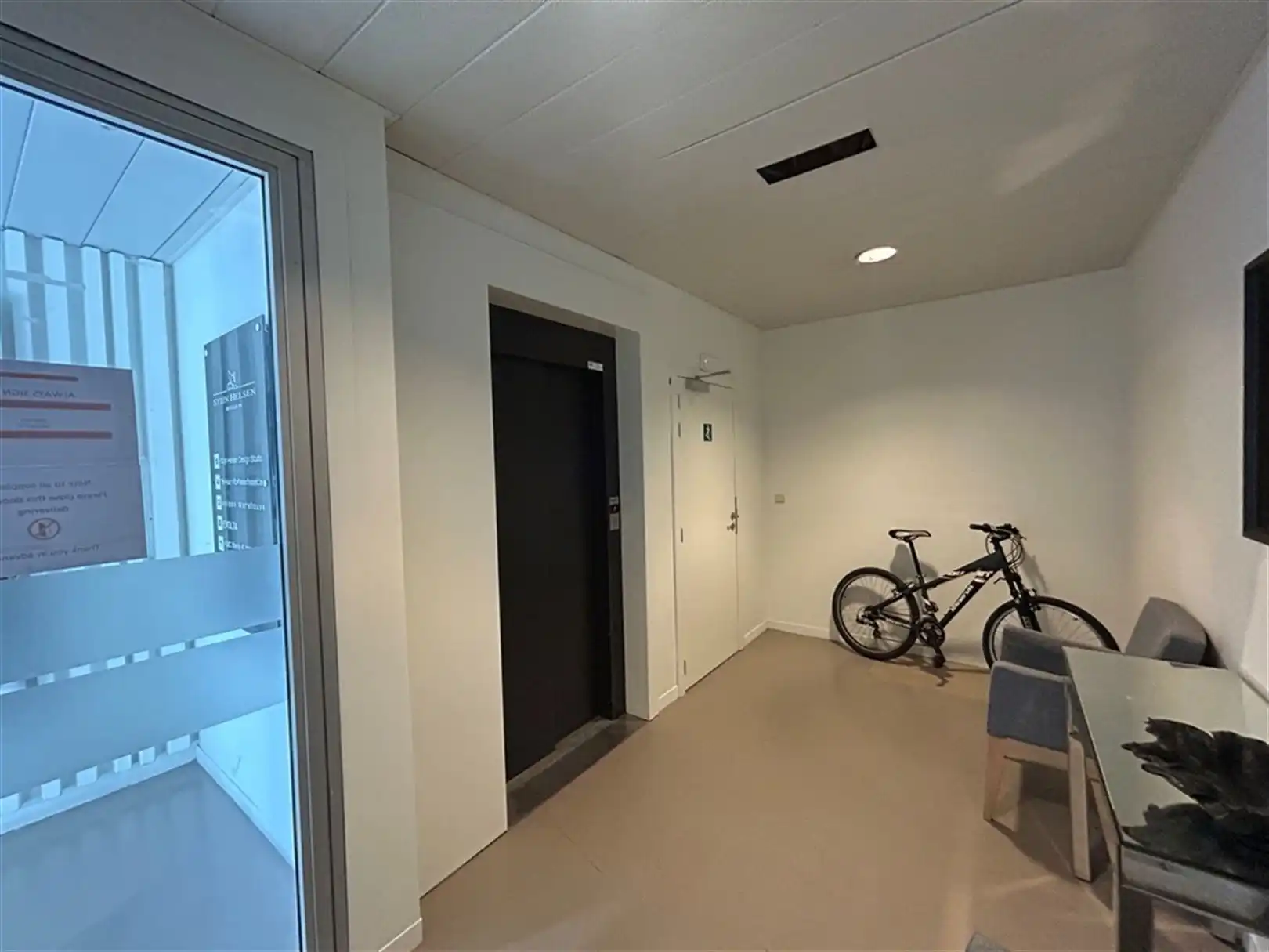 Kantoorgebouw foto 18