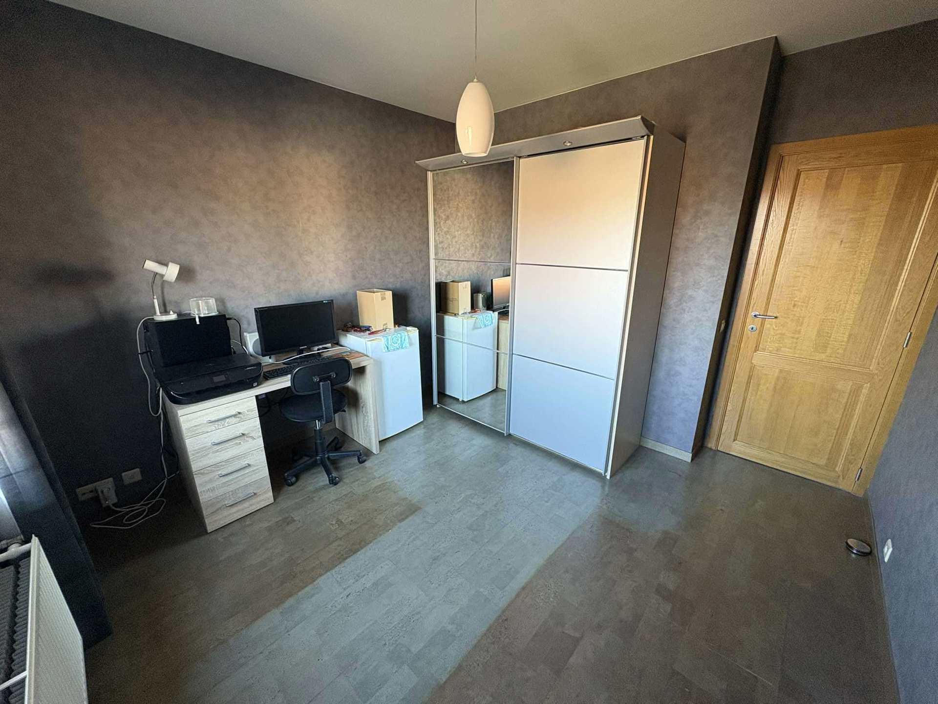 Ruim appartement met autostaanplaats foto 11