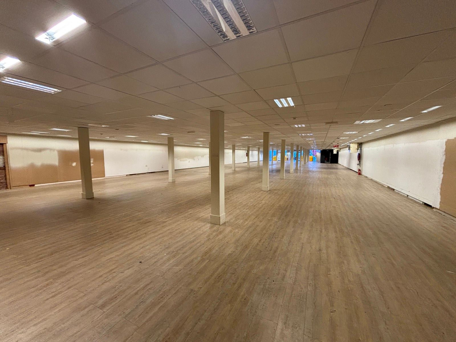 Handelspand van ca. 940 m² te huur in Zandhoven foto 5