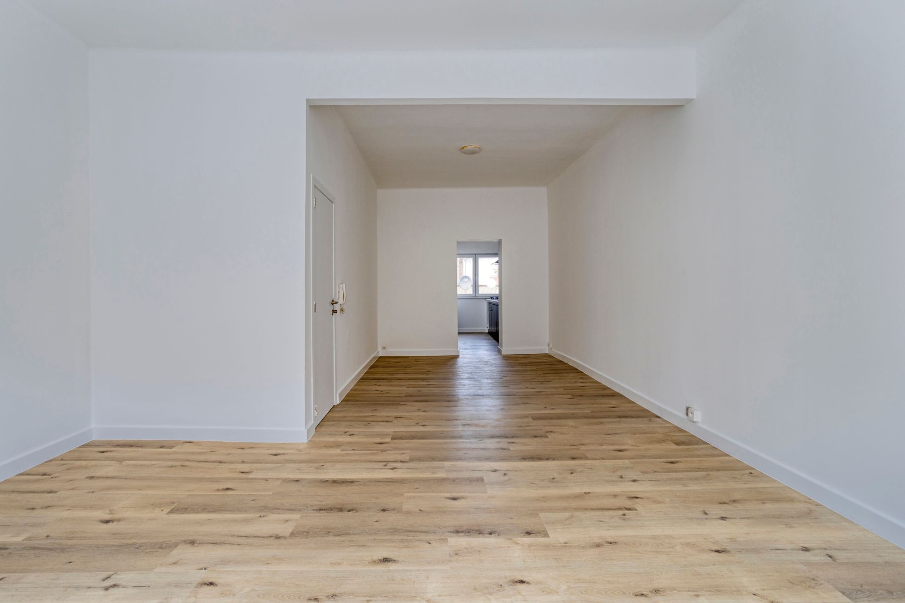 Totaal gerenoveerd, instapklaar appartement foto 5