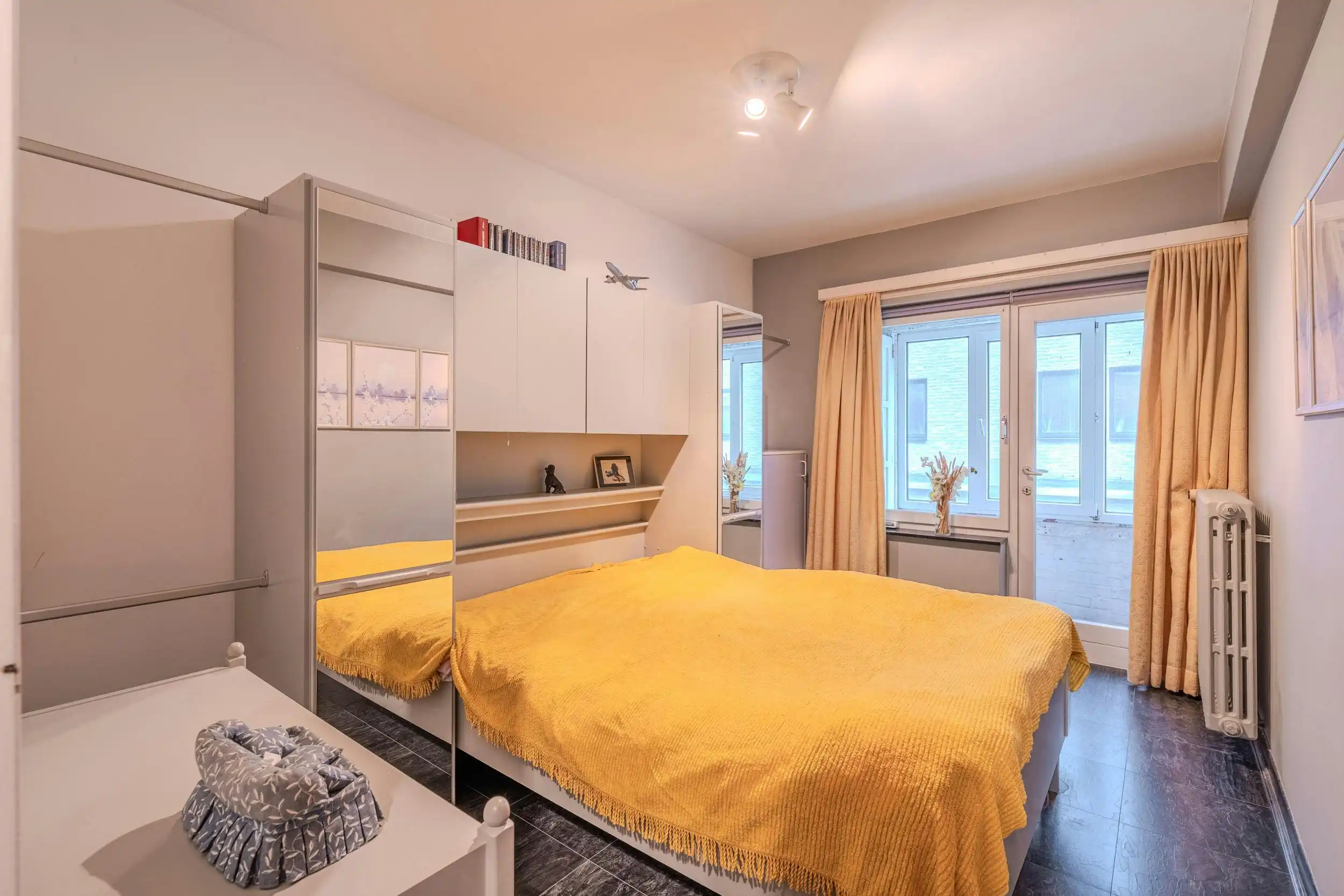 Centraal gelegen 2-slaapkamerappartement met zeezicht! foto 14