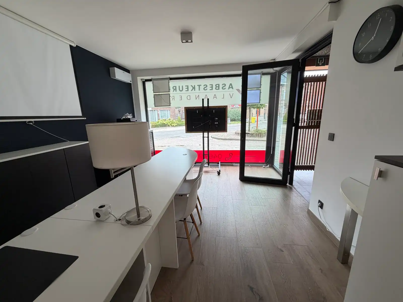 Kantoorruimte op zichtbare locatie + 2x berging foto 7