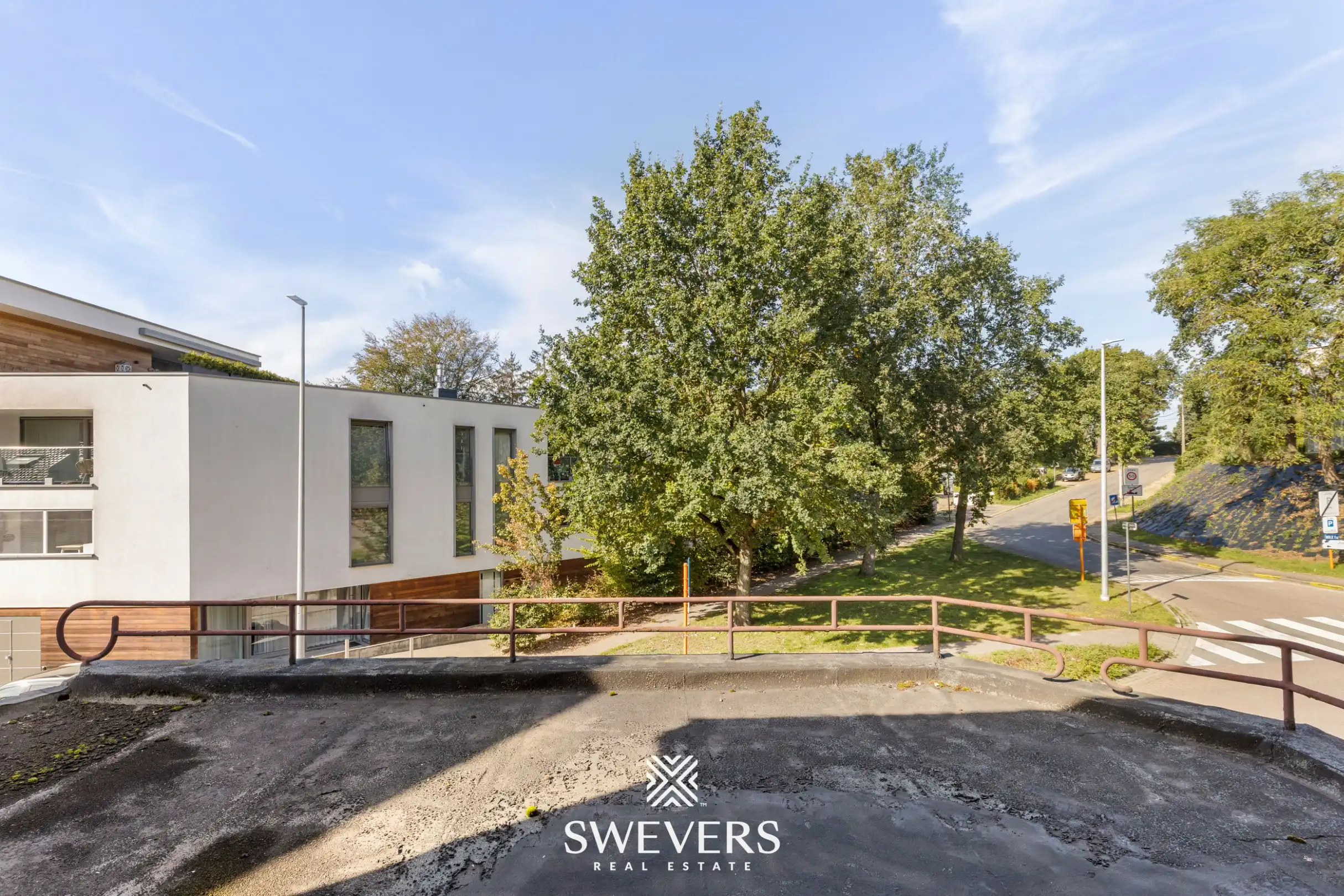 Uitstekend gelegen te renoveren woning met 3 slaapkamers foto 23