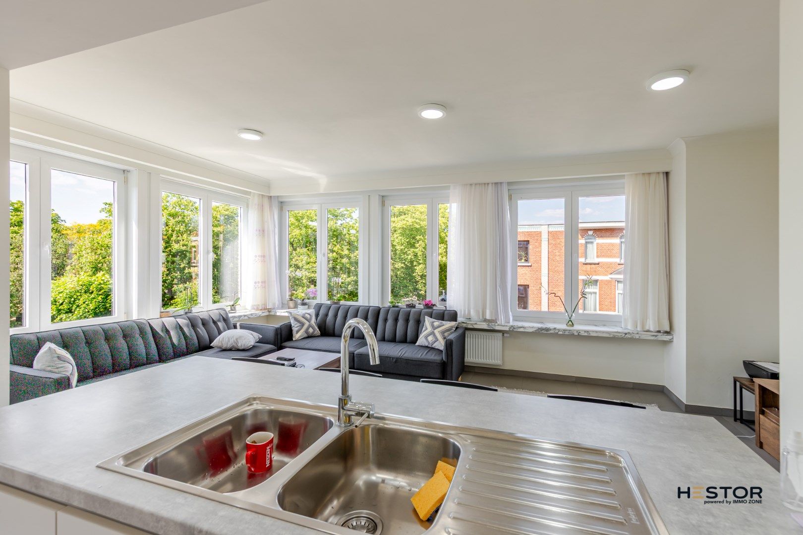 Opbrengsteigendom bestaande uit 6 appartementen en 6 garages foto 4