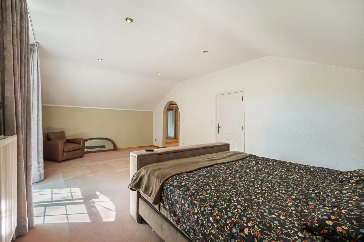Exclusieve villa met royale leefruimtes op een unieke locatie foto 23