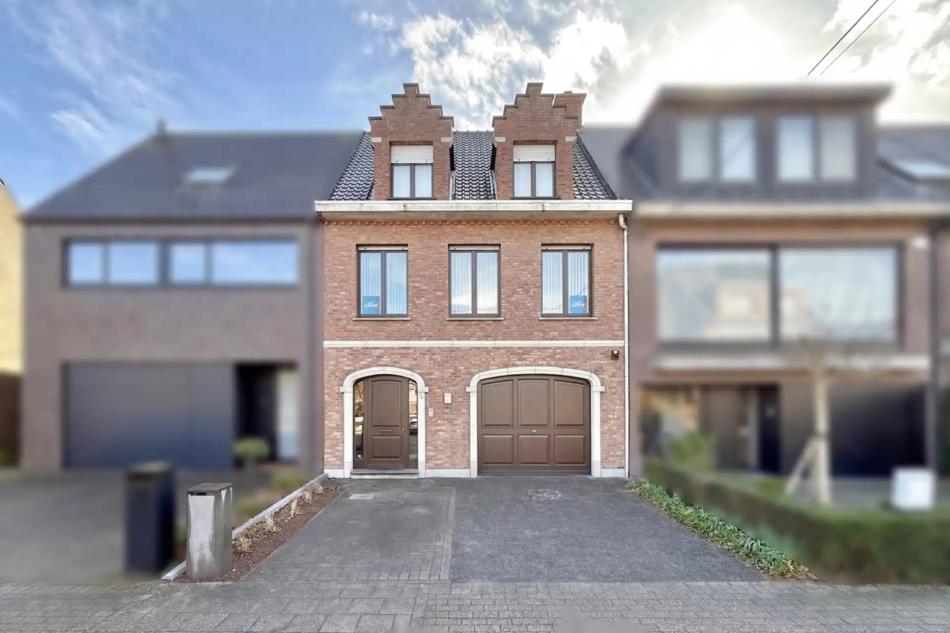 Ruime bel-étagewoning met tuin in rustige omgeving foto {{pictureIndex}}