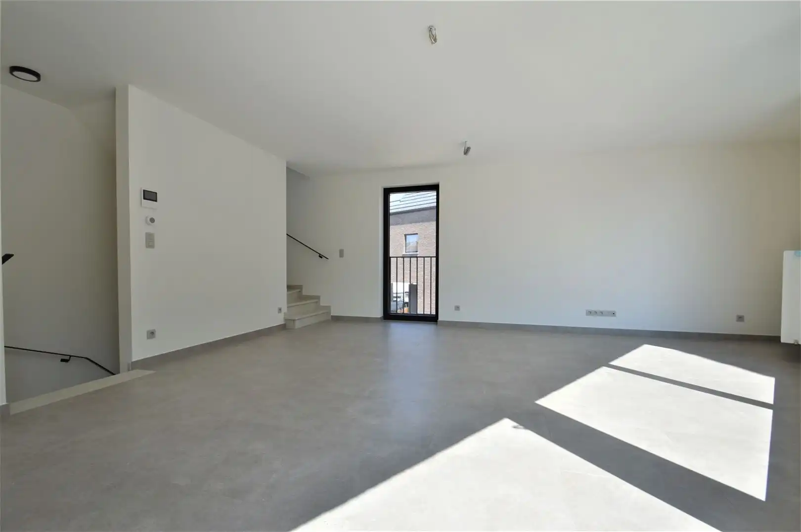 Prachtige nieuwbouw woning half open bebouwing foto 5
