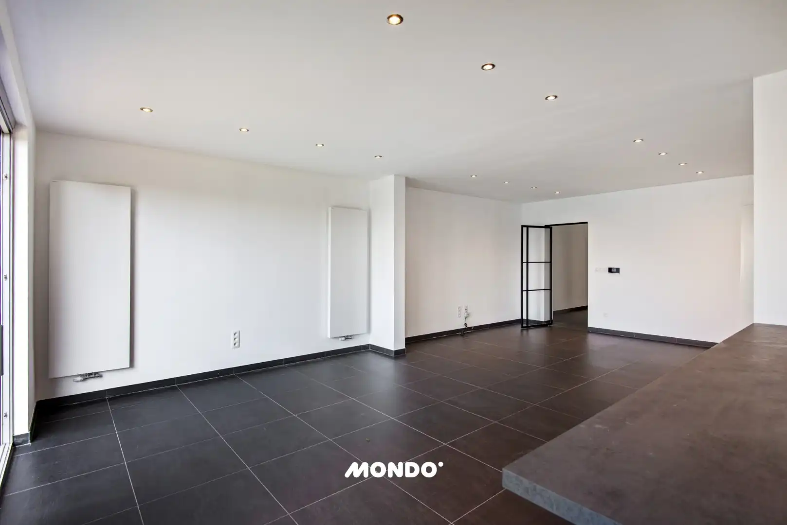 Instapklaar appartement met ruime tuin en 3 slaapkamers + Autostaanplaats!  foto 3