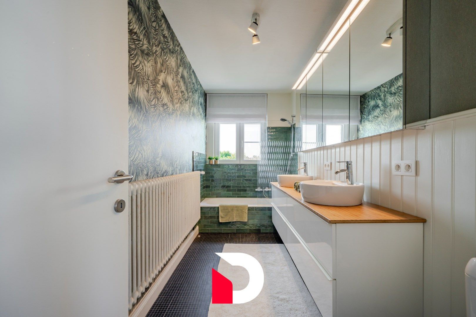Stijlvol gerenoveerde woning met 5 slaapkamers en zwemvijver op topligging in Brugge foto 19
