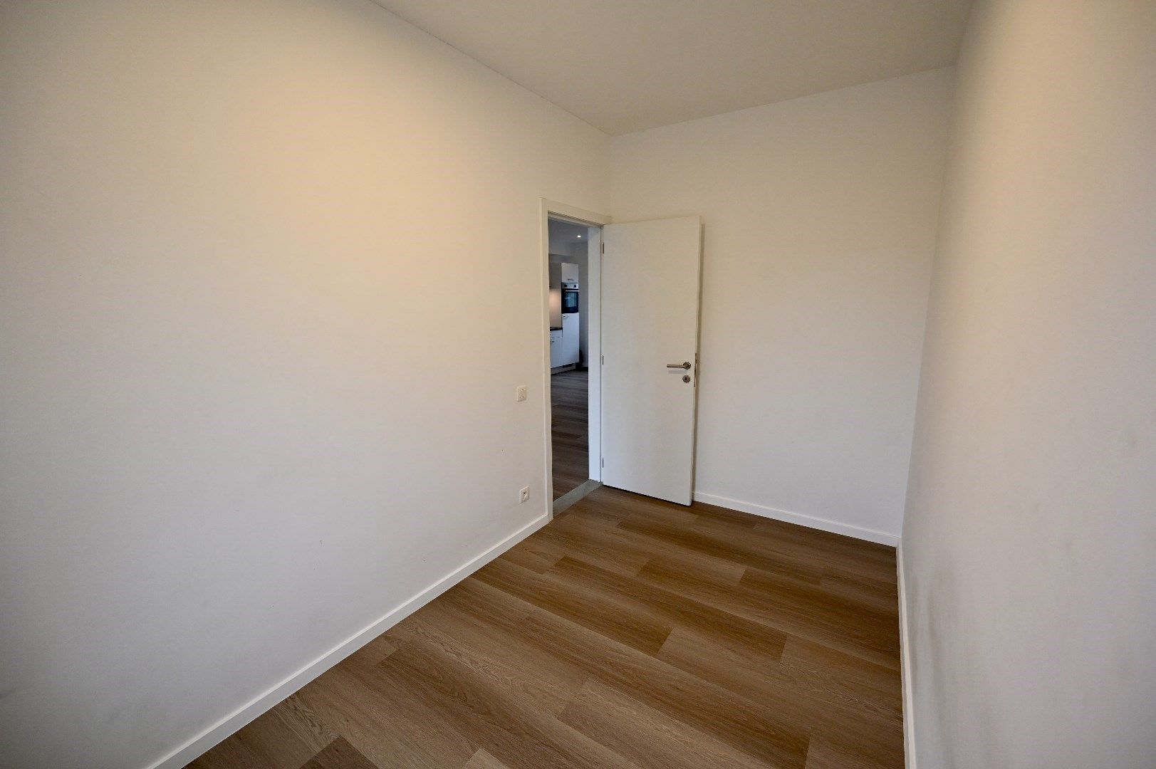 RUIM GERENOVEERD 2-SLAAPKAMER APPARTEMENT  foto 3