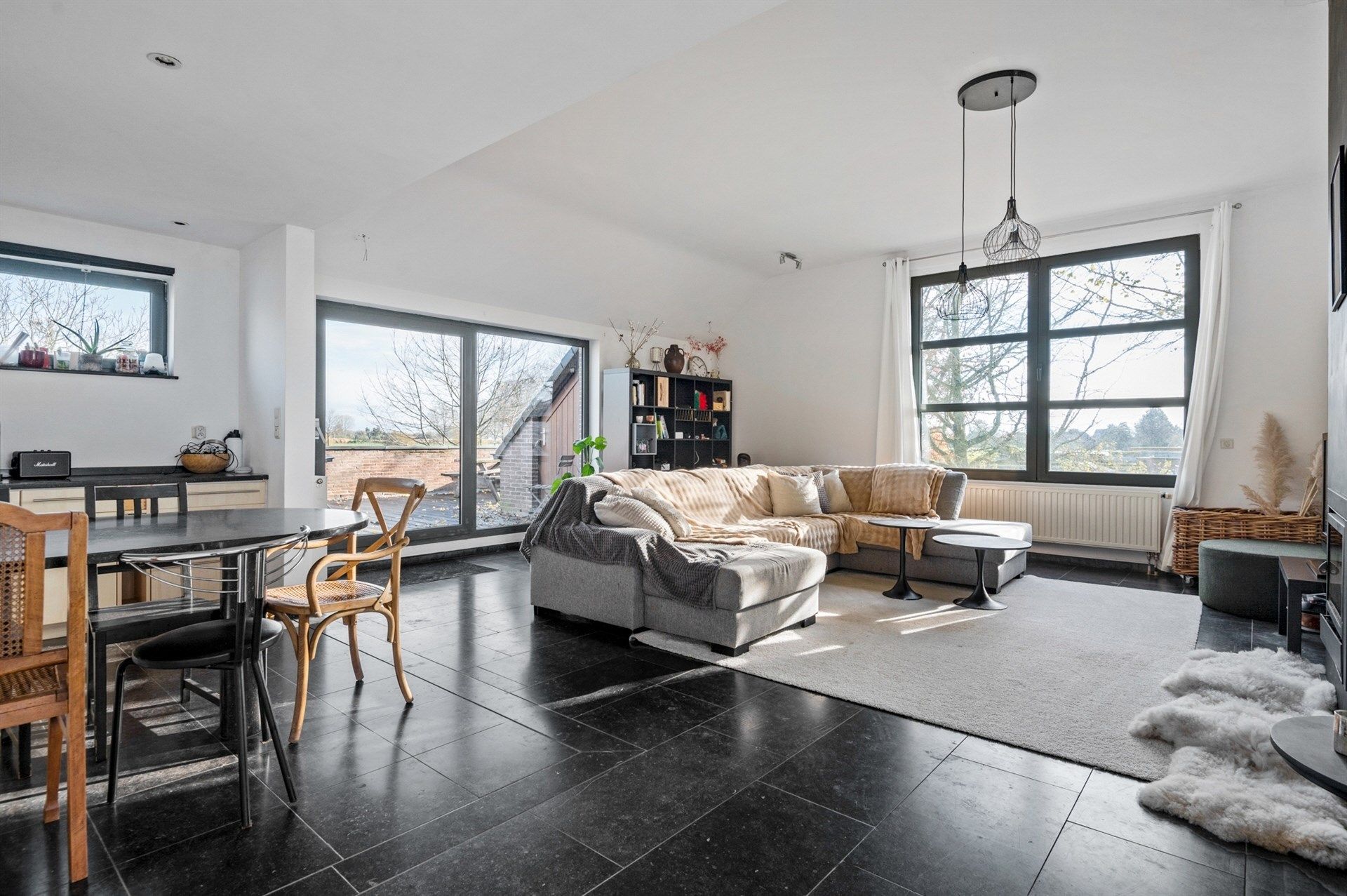 Handelspand met ruim appartement op een toplocatie in Sint-Gillis-Waas foto 10