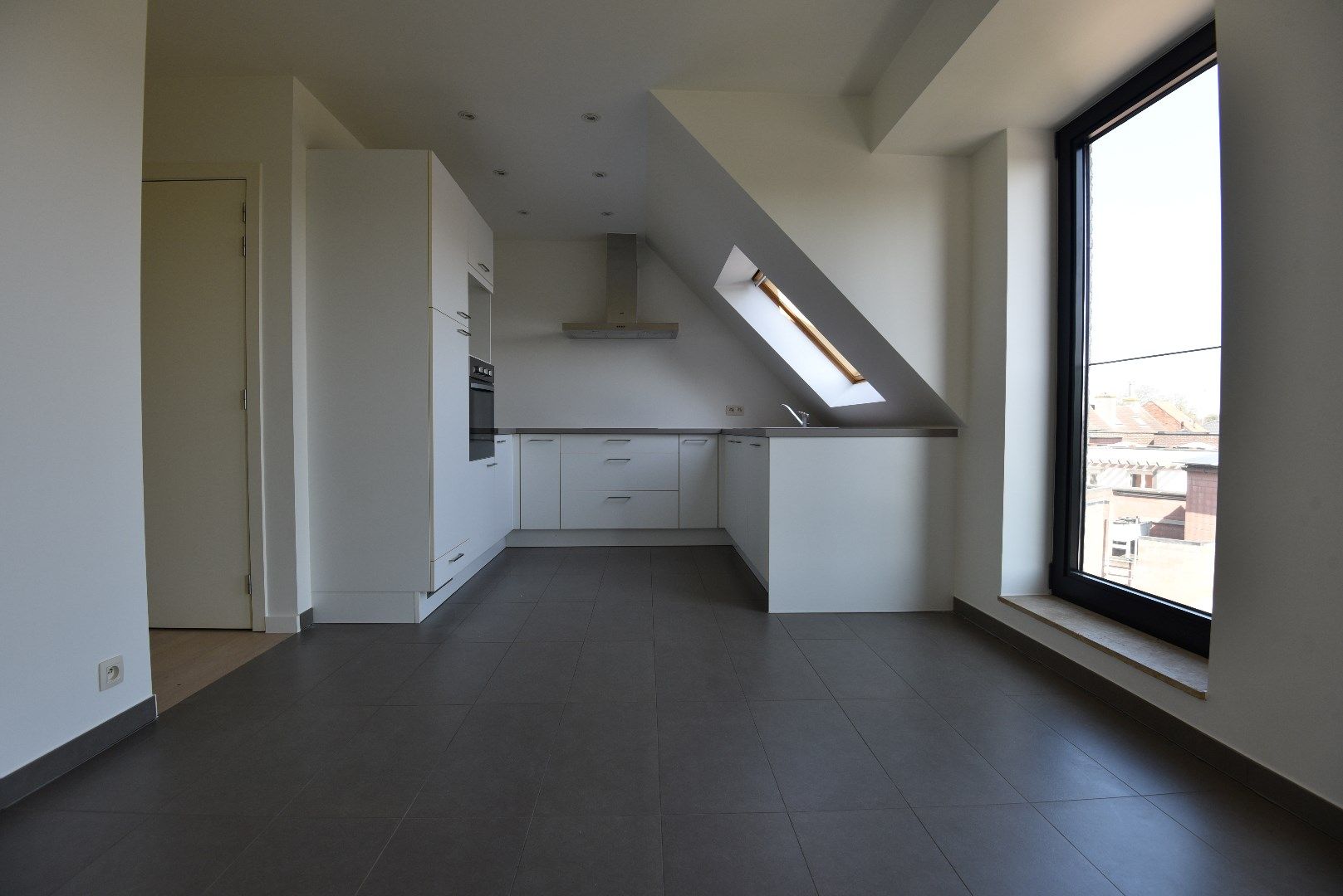Duplex appartement met 3 slaapkamers en balkon te Adegem Dorp. foto 3