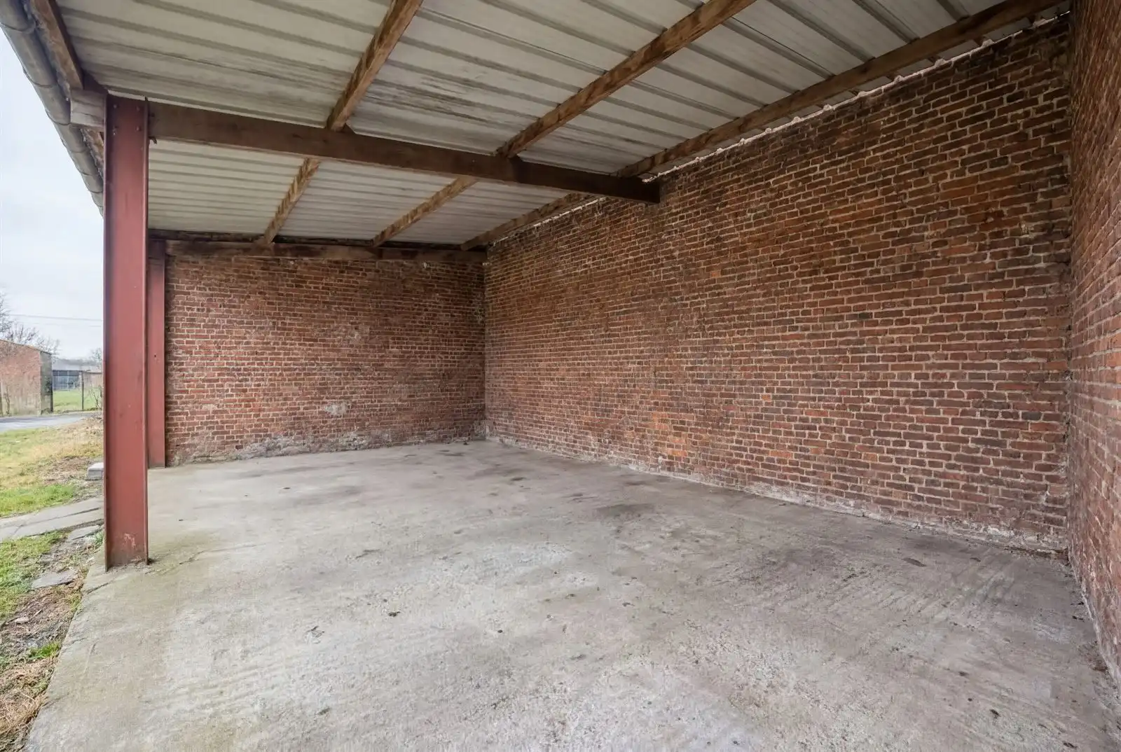 Alleenstaande woning met schuur en omliggende weiden  foto 17