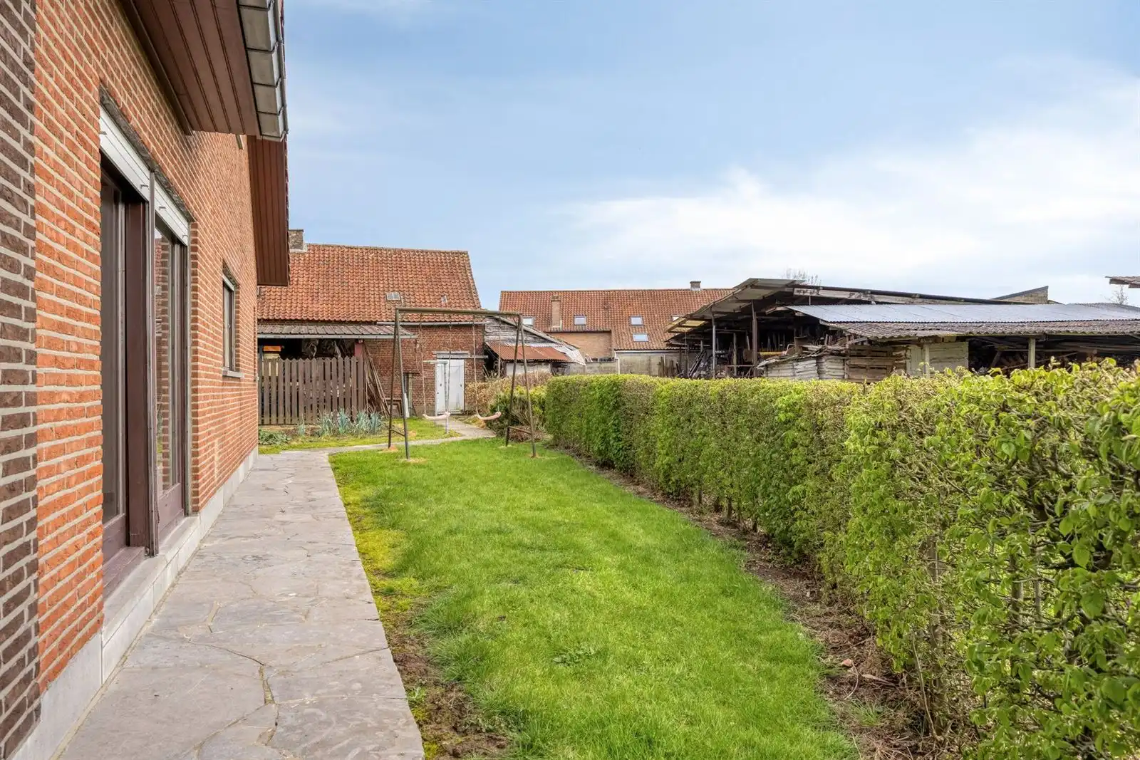 Alleenstaande woning met schuur en omliggende weiden  foto 17