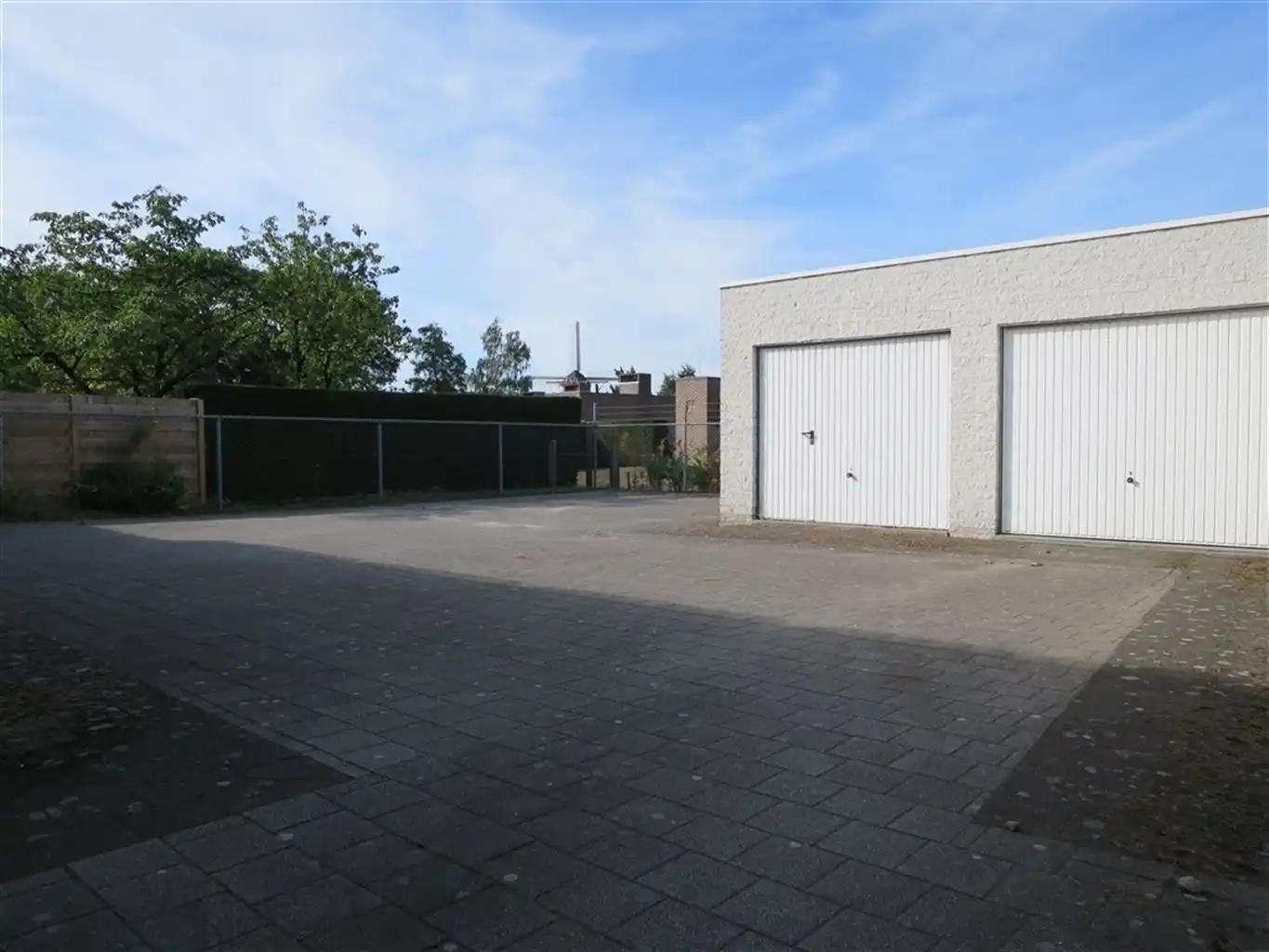 Gelijkvloerse handels/kantoorruimte,veel parkeergelegenheid. foto 14