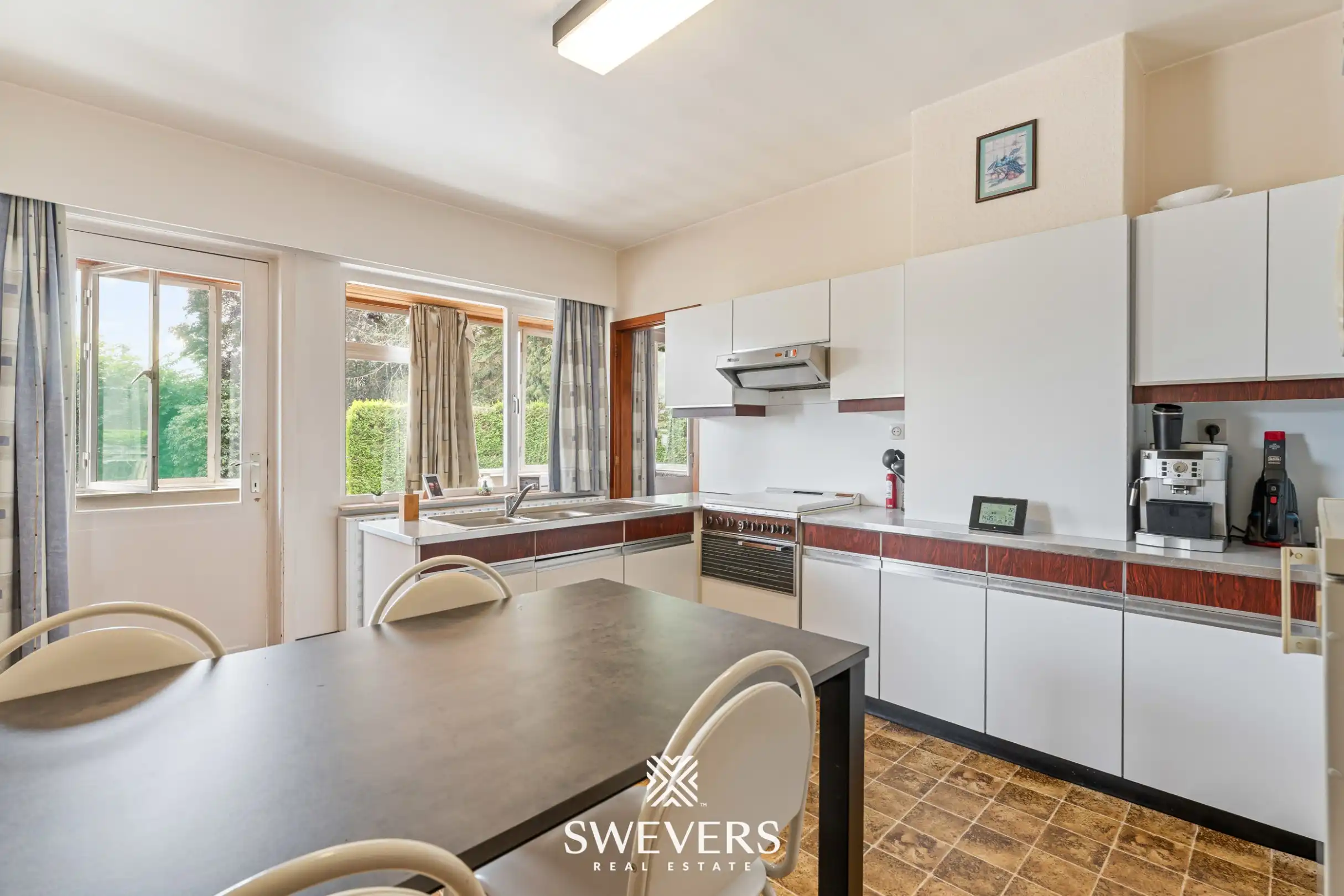 Uitstekend gelegen woning met 4 slaapkamers en mooie tuin foto 10