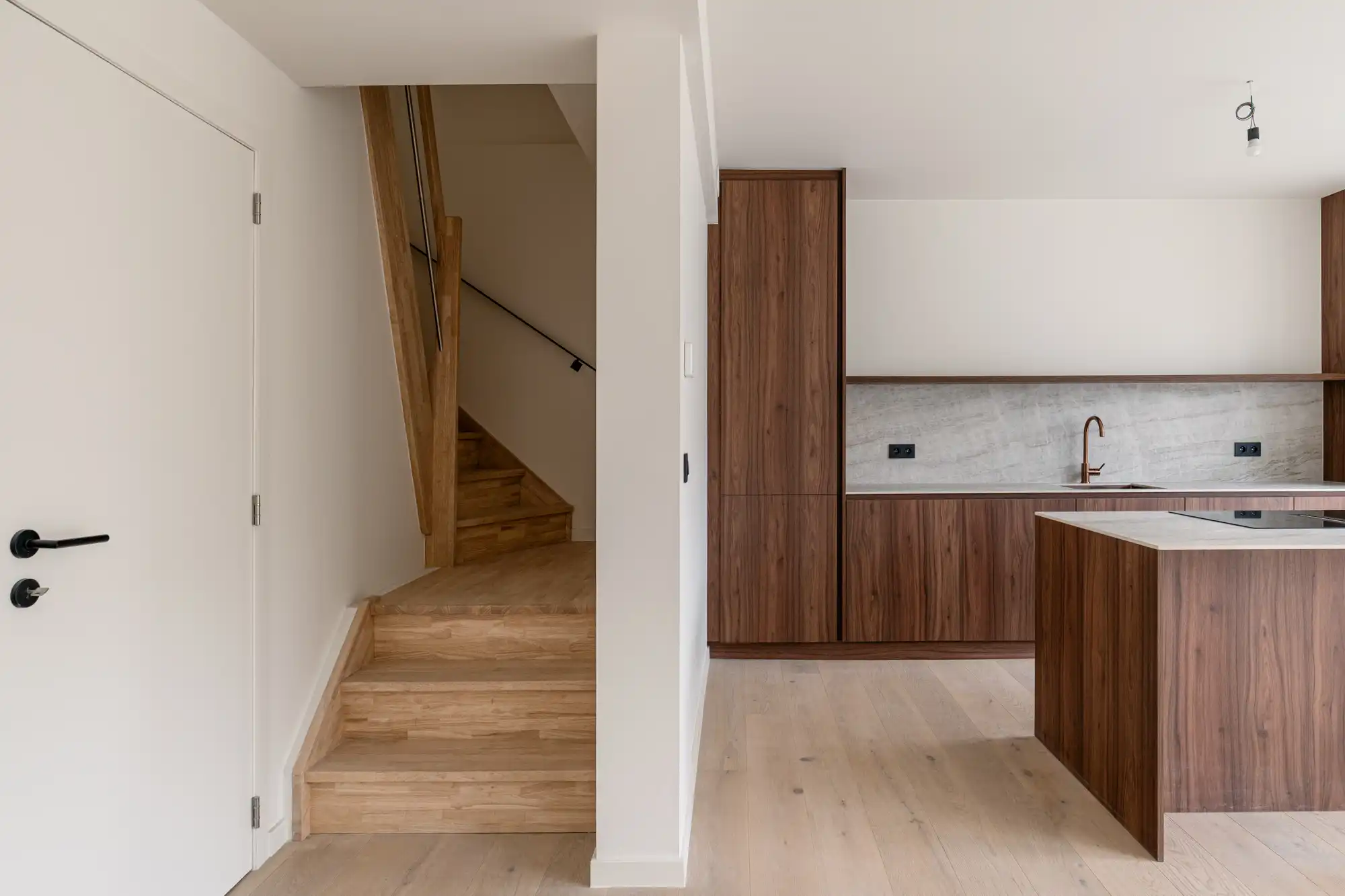 Gerenoveerd duplex appartement met tuin van 105 m² in wijk Elsdonk in Edegem foto {{pictureIndex}}