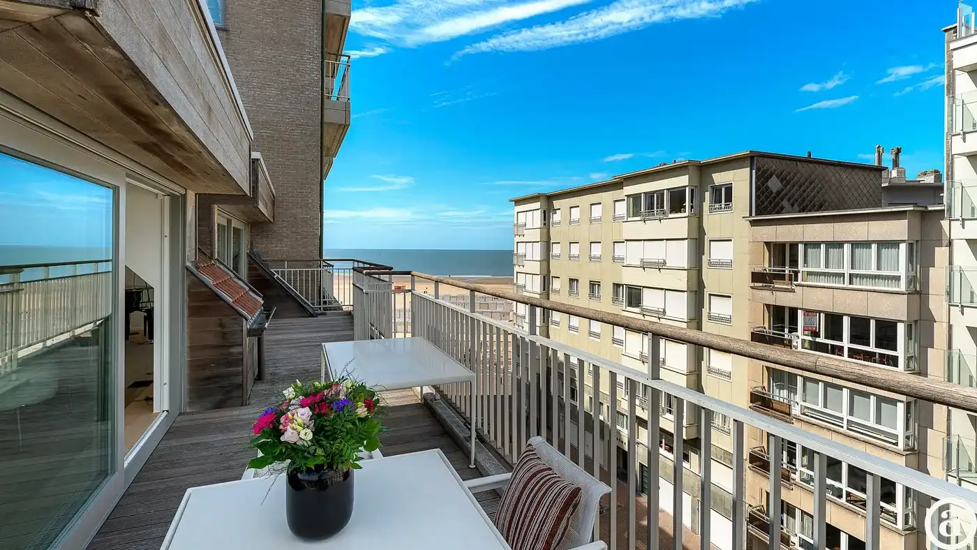 Zonnige penthouse met ruime terrassen en zijdelings zeezicht foto 3